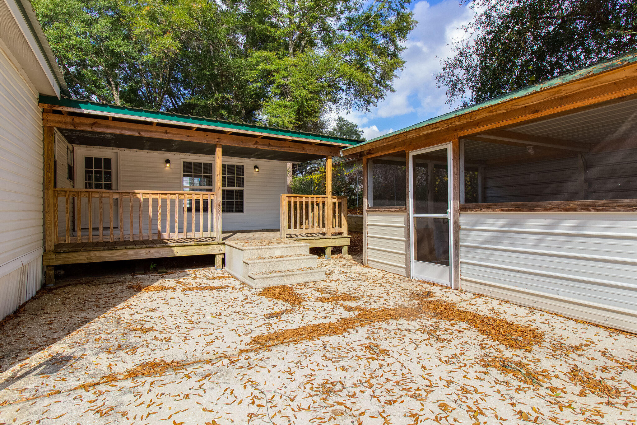 OAKDALE MINI FARMS - Residential Lease