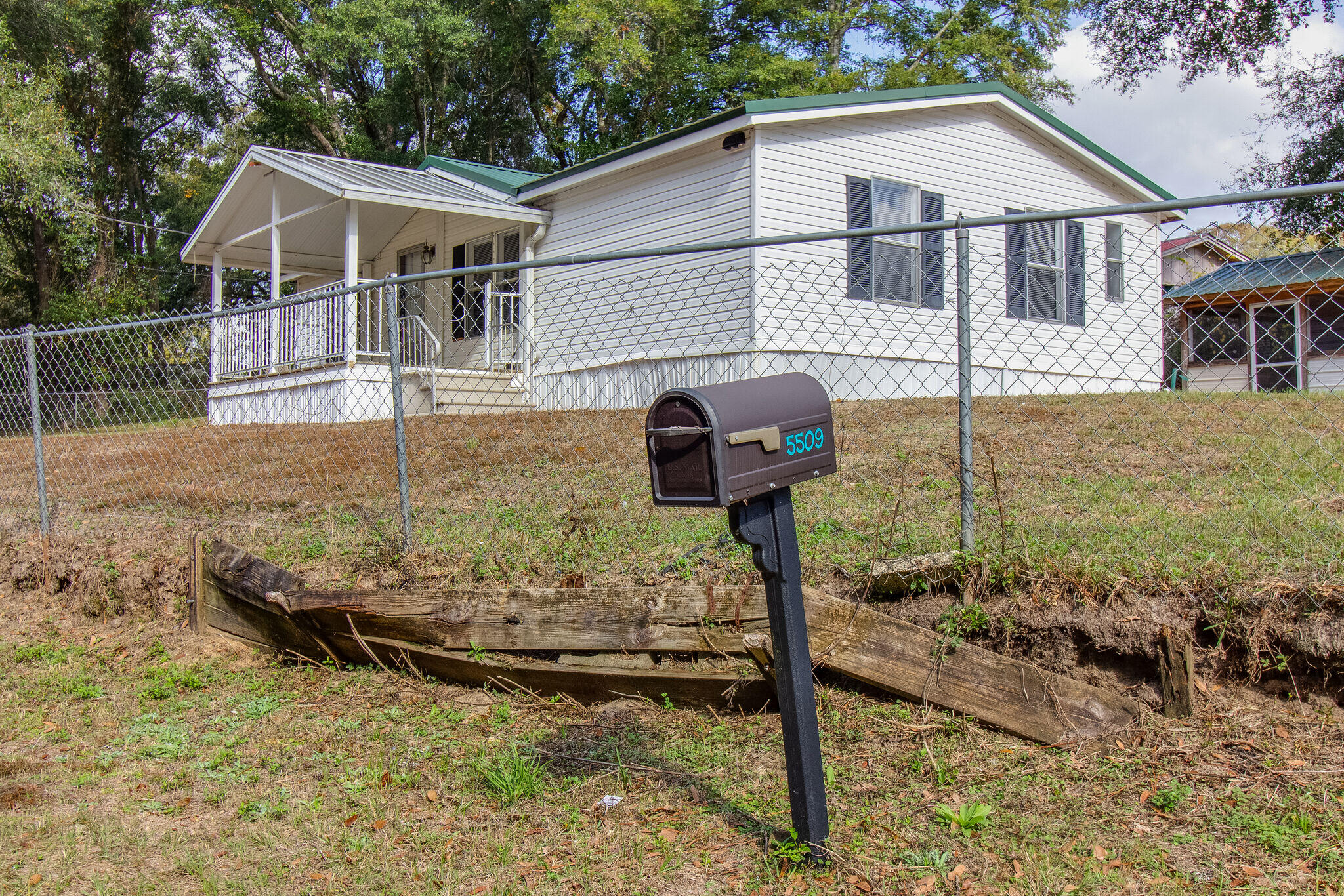 OAKDALE MINI FARMS - Residential Lease