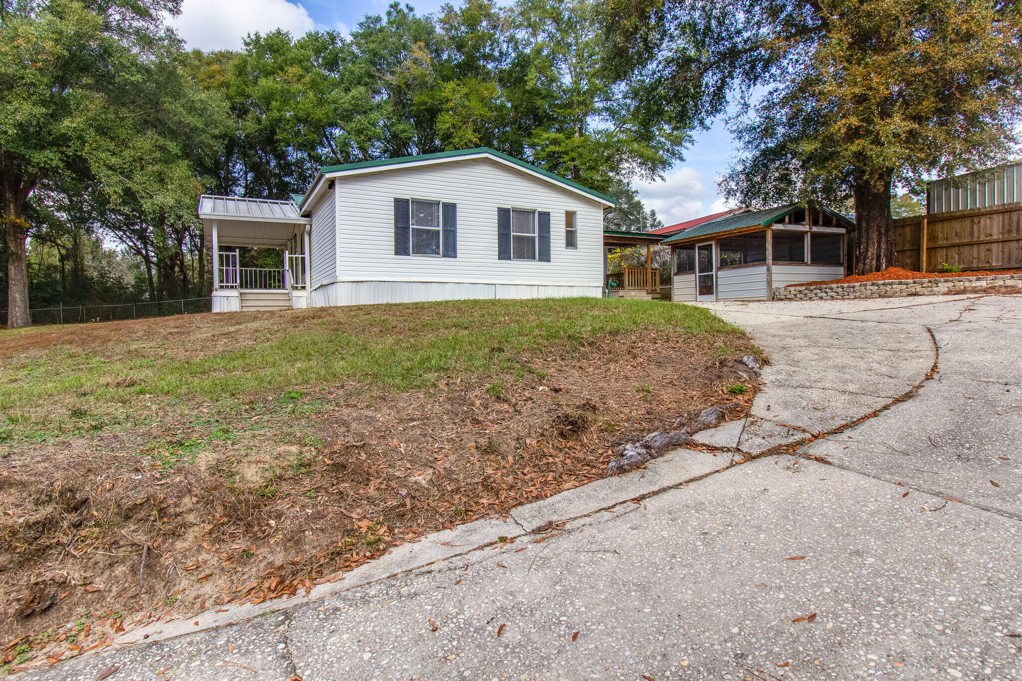 OAKDALE MINI FARMS - Residential Lease