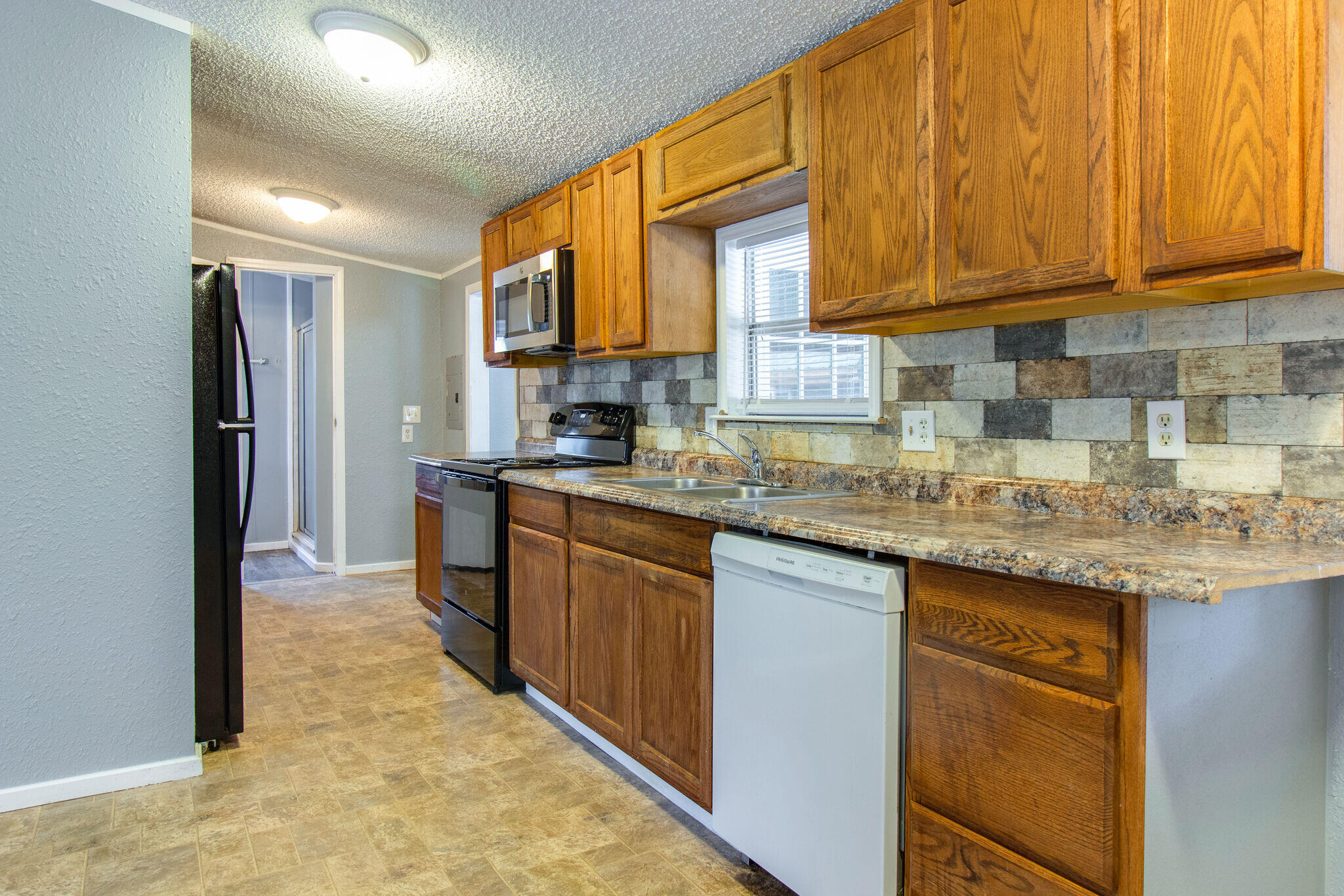 OAKDALE MINI FARMS - Residential Lease