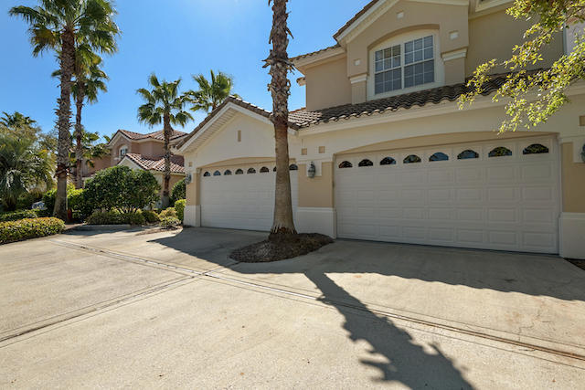 REGATTA BAY GOLF VILLAS - Residential