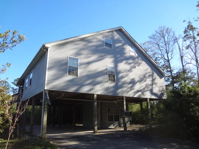 4 bedroom 2 bath home located on beautiful Alaqua Creek.Just a few lots away from Alaqua Creek County boat ramp and picnic pavilion.Bay accessible.Large unfinished upstairs.