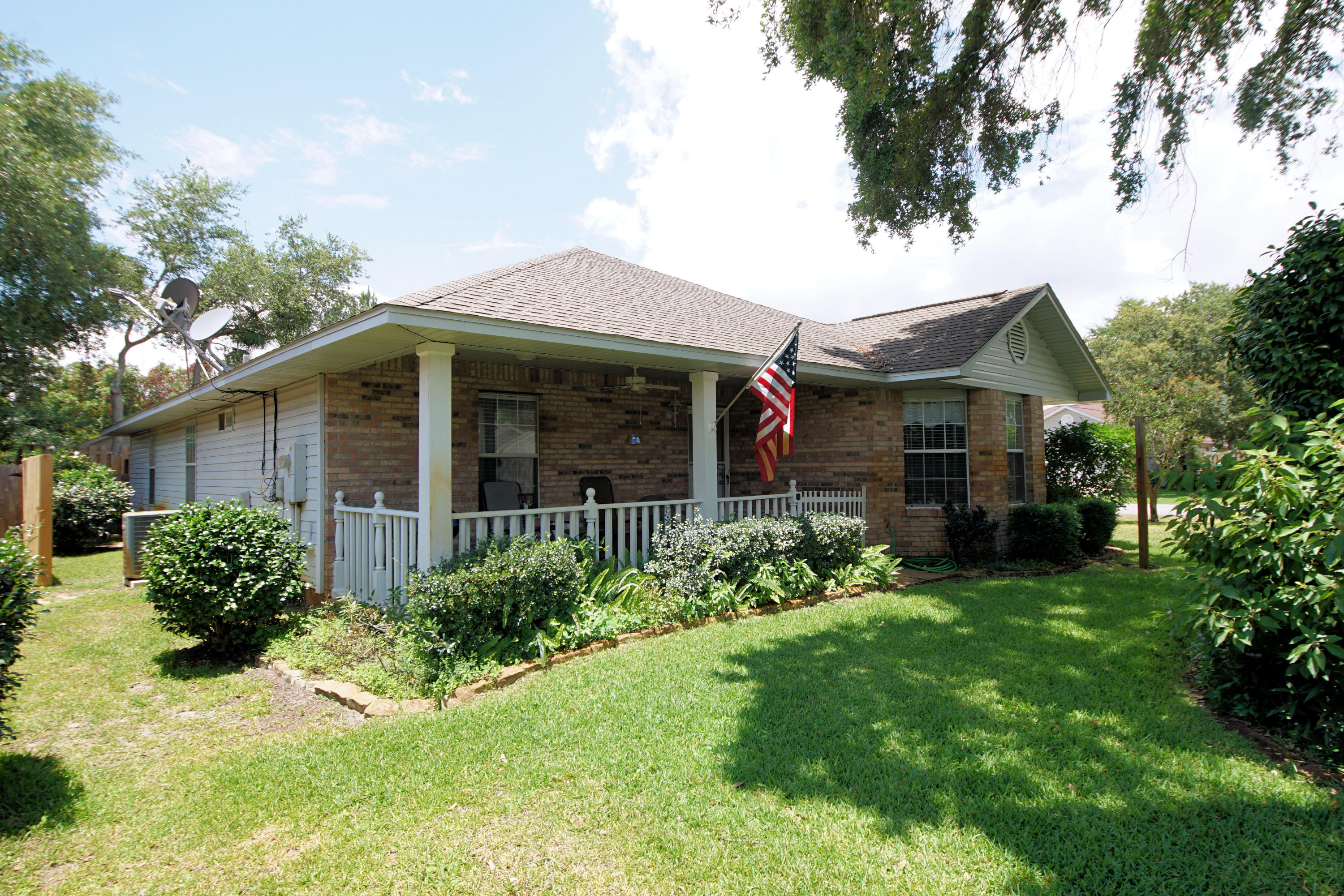 PICS COMING SOON! Move In Ready!! Great Floor Plan! This 3 Bedroom 2 Bathroom Home is Located 1 Block Away from Access to the Sound....Come Drag Your Kayak and Enjoy Some Fishing! An Inviting Front Porch Welcomes you or you can Enter Through the Side Door Directly into the Main Living Area. Home is Situated on a Beautifully Landscaped Corner lot. Buyer to verify all measurements.