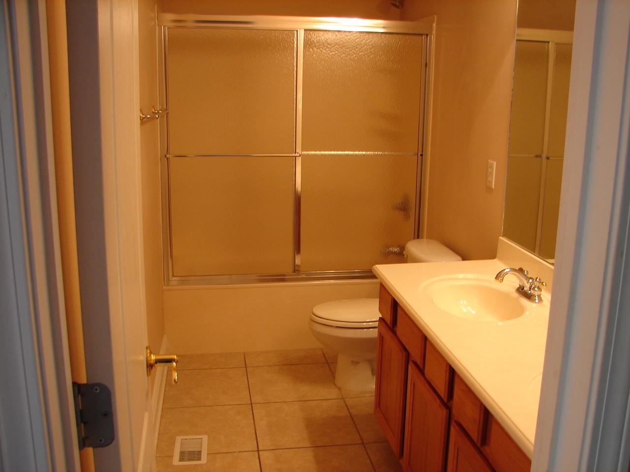 GRAND OAK PLACE - Residential Lease