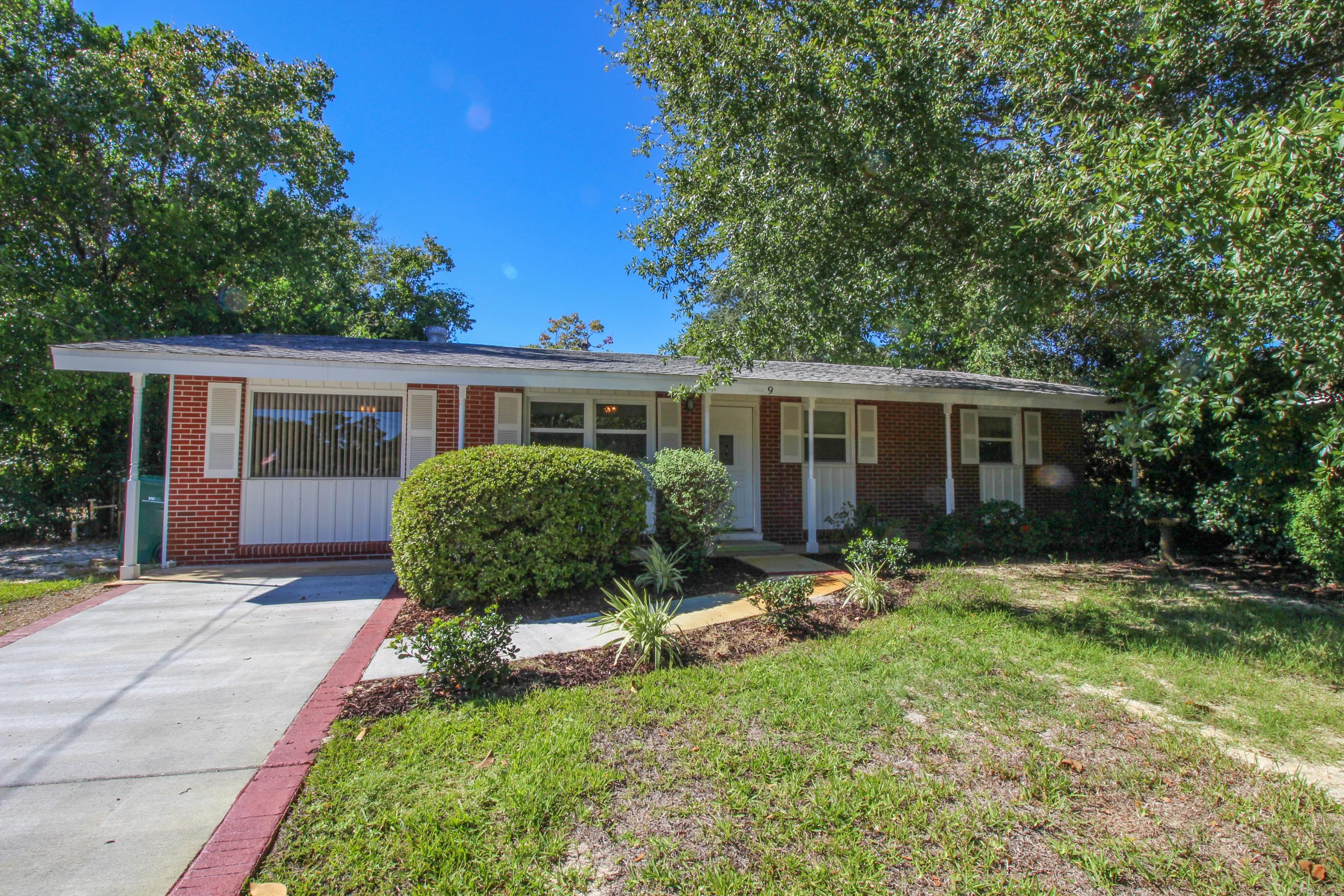 Great Family home Located right next to the Awesome Hurlburt Field Air Force base. This home has been up dated throughout the years and features some newer kitchen cabinets and counter tops, A/C system, Bath showers and vanities. this home features 2 bonus rooms and is a must see. Huge screened in porch. 3 bed 2 full bath. Great family neighborhood located just feet from a community park.
Buyer to verify all information and dimensions.