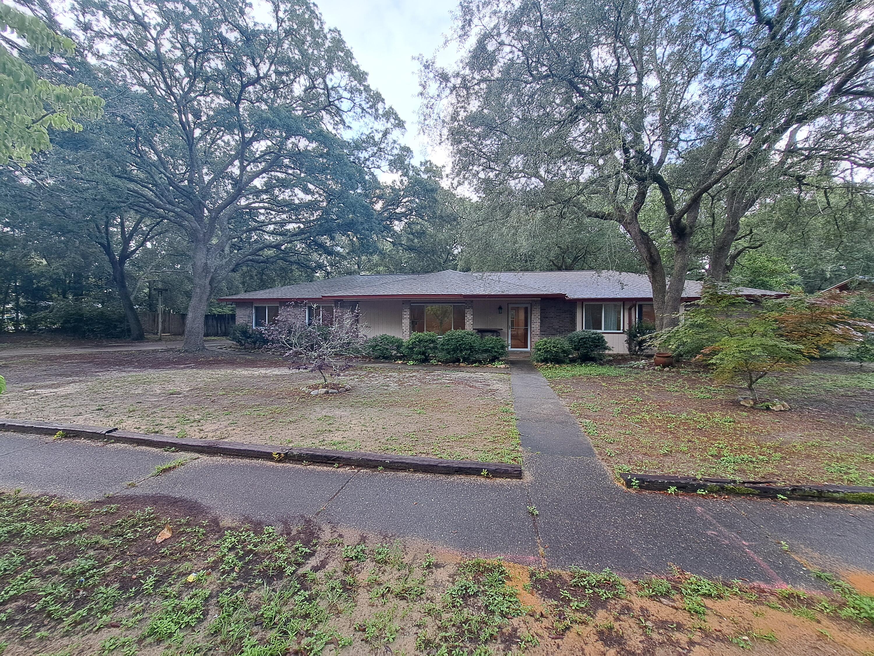 COLLEGE WOOD - Residential Lease