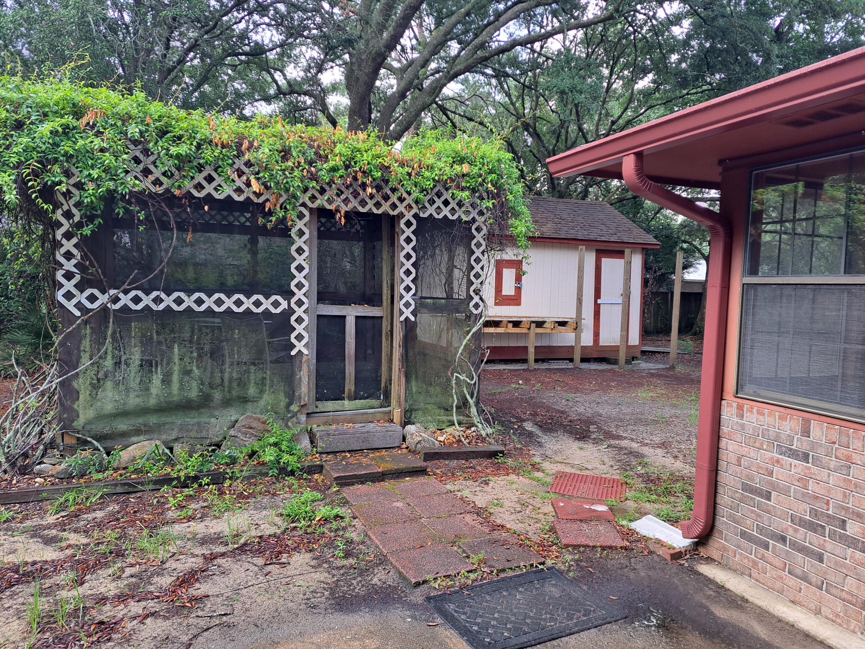 COLLEGE WOOD - Residential Lease