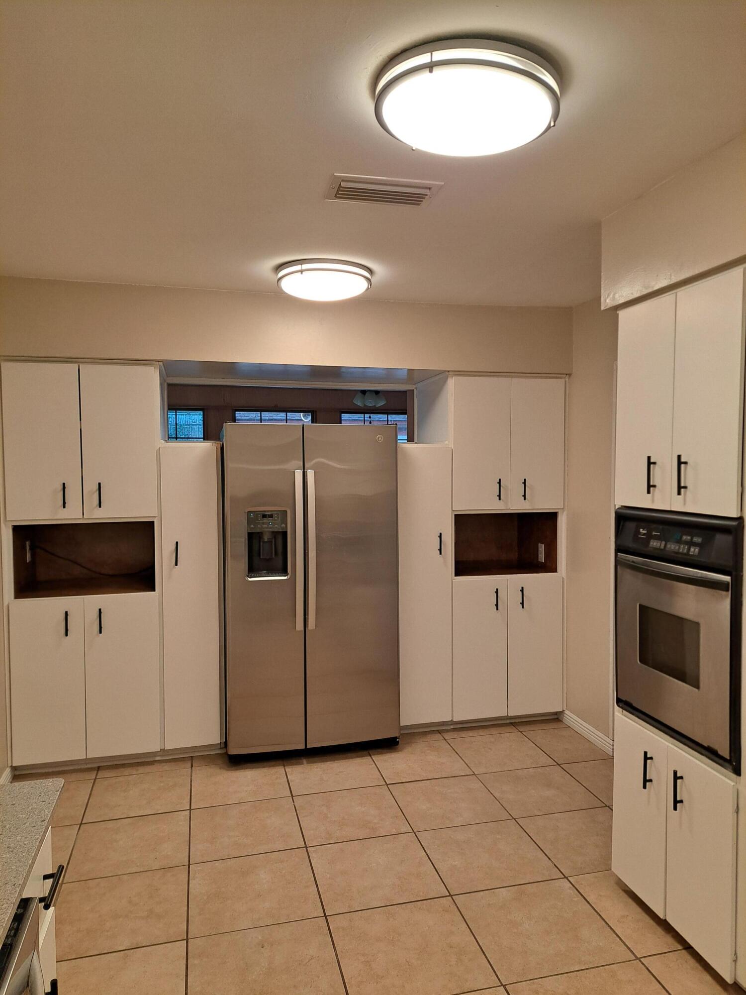 COLLEGE WOOD - Residential Lease
