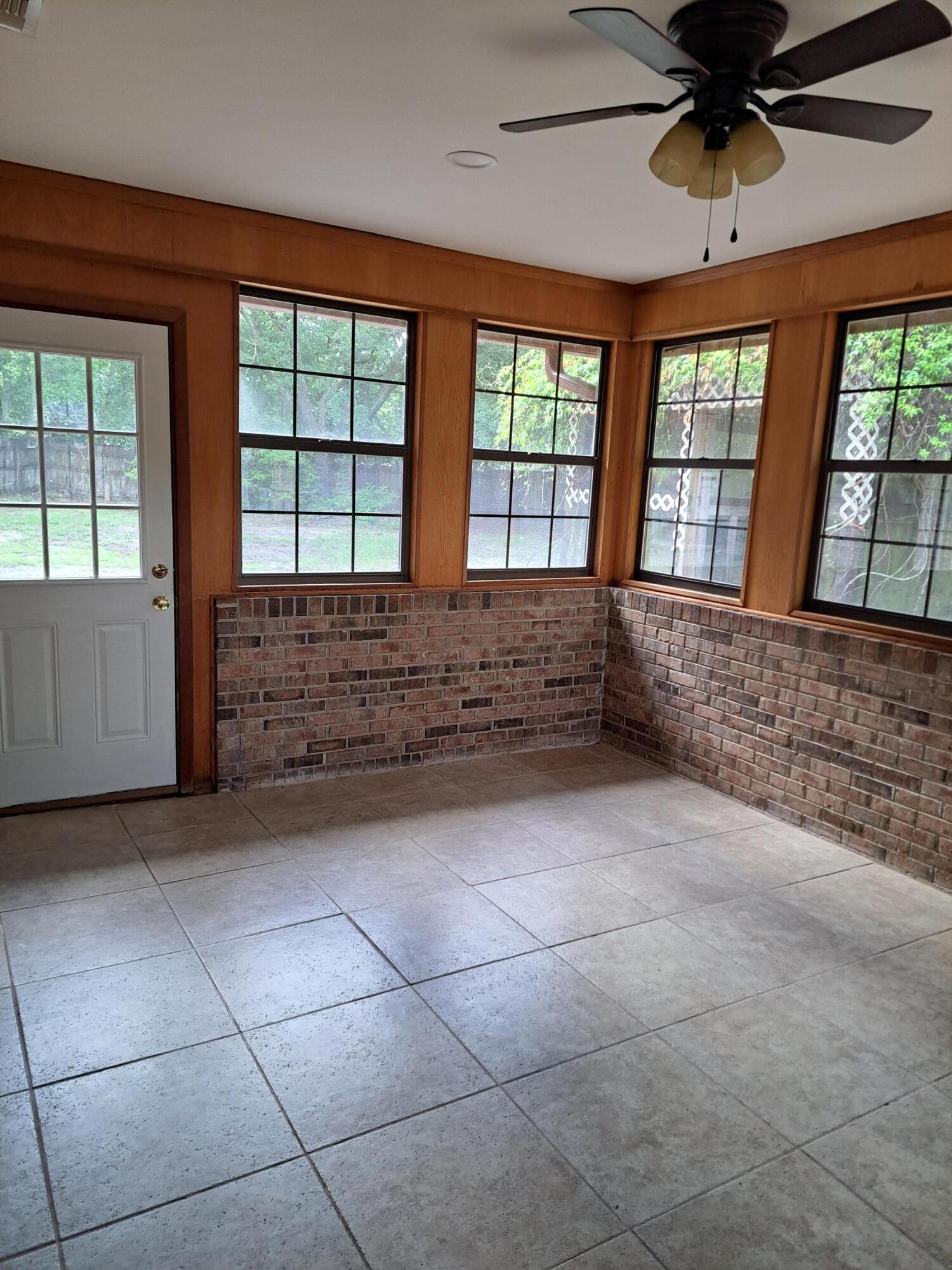 COLLEGE WOOD - Residential Lease