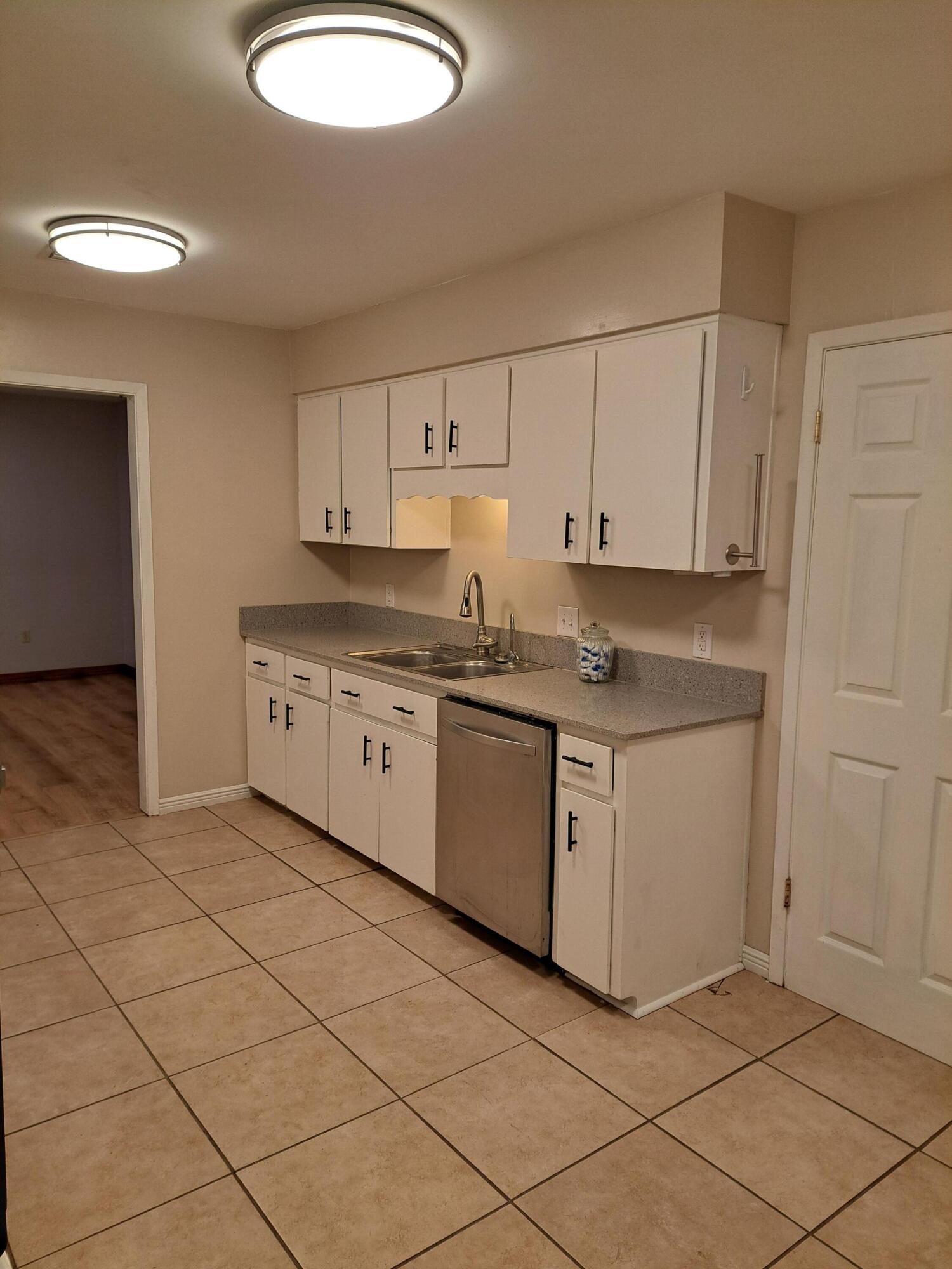 COLLEGE WOOD - Residential Lease