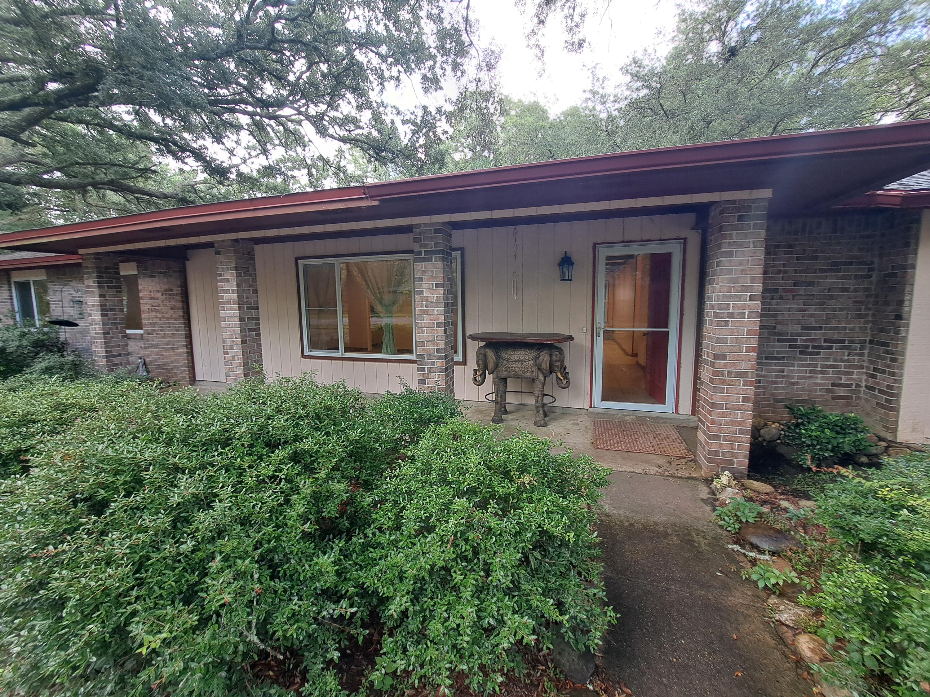 COLLEGE WOOD - Residential Lease