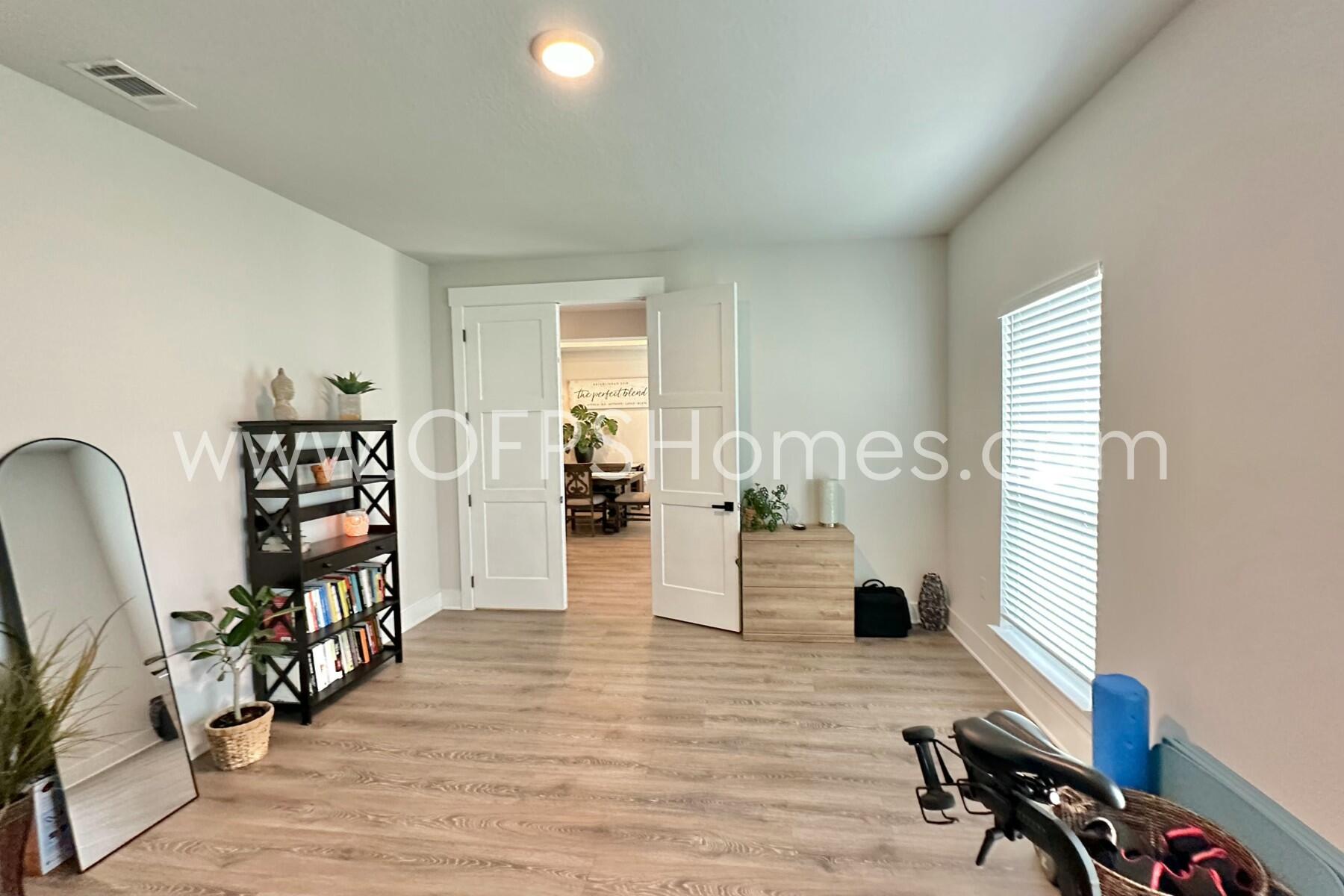 HILLWOOD ESTATES - Residential Lease