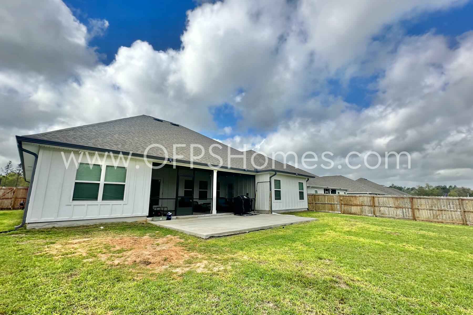 HILLWOOD ESTATES - Residential Lease
