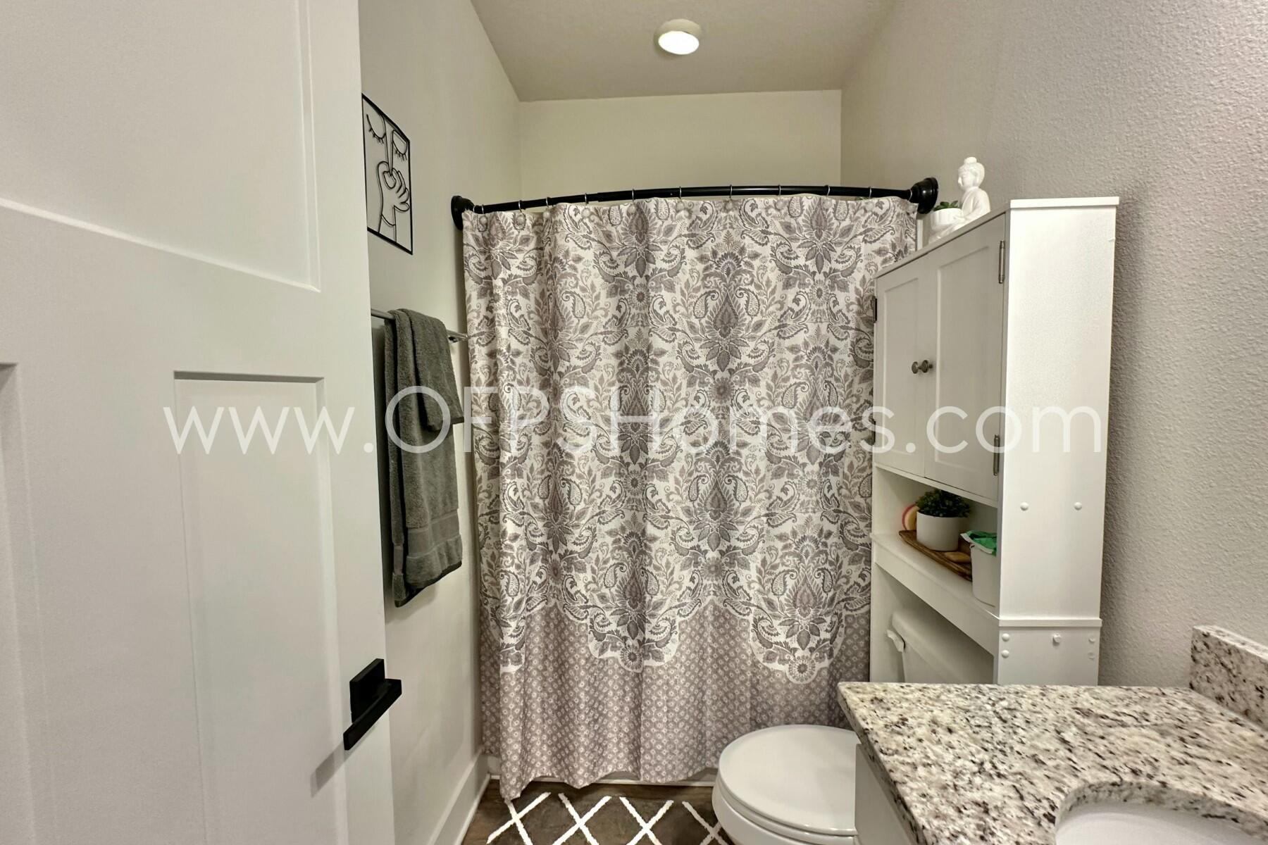 HILLWOOD ESTATES - Residential Lease