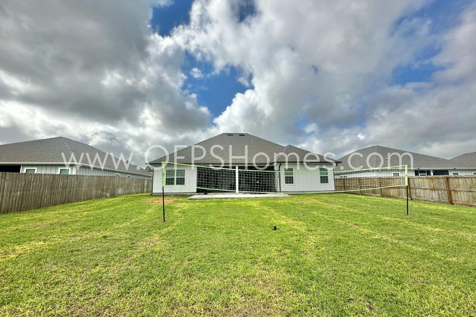 HILLWOOD ESTATES - Residential Lease