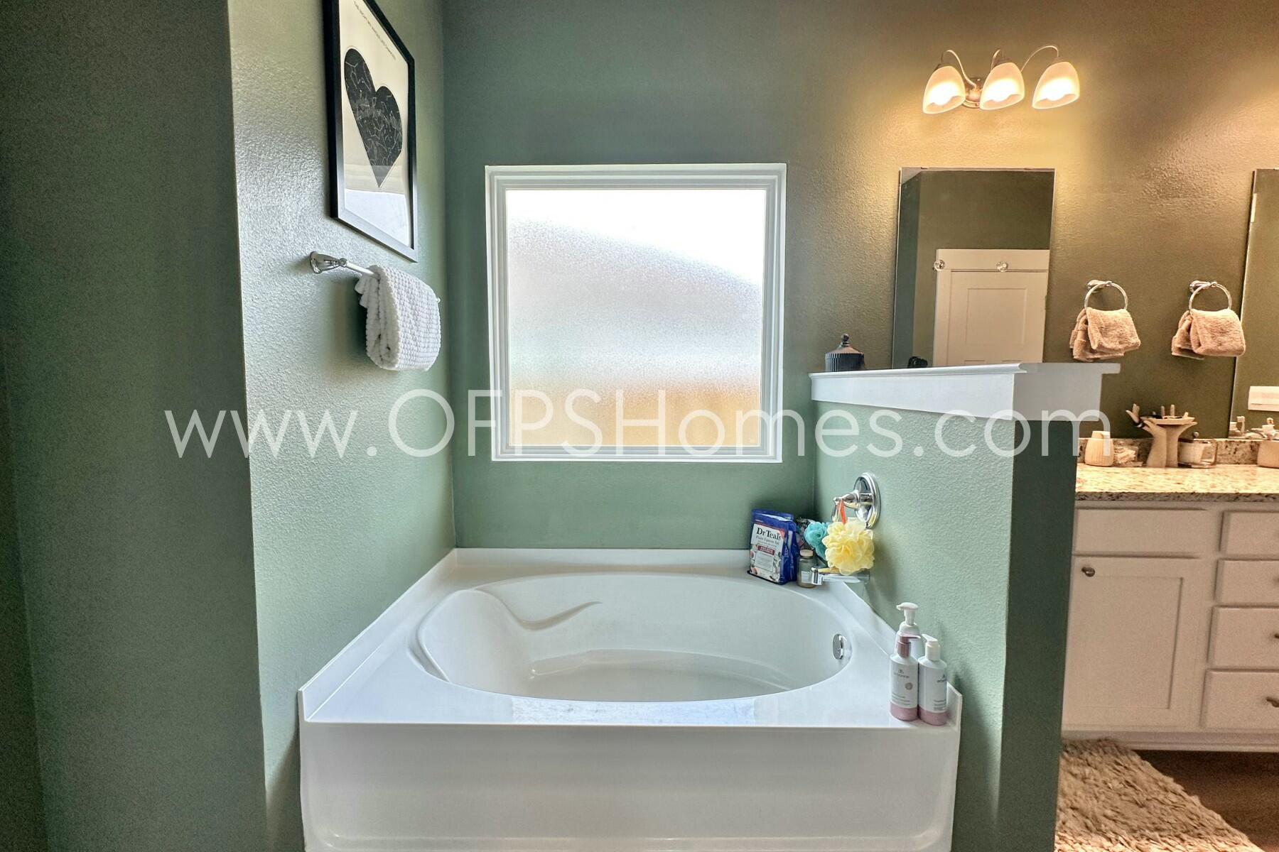 HILLWOOD ESTATES - Residential Lease