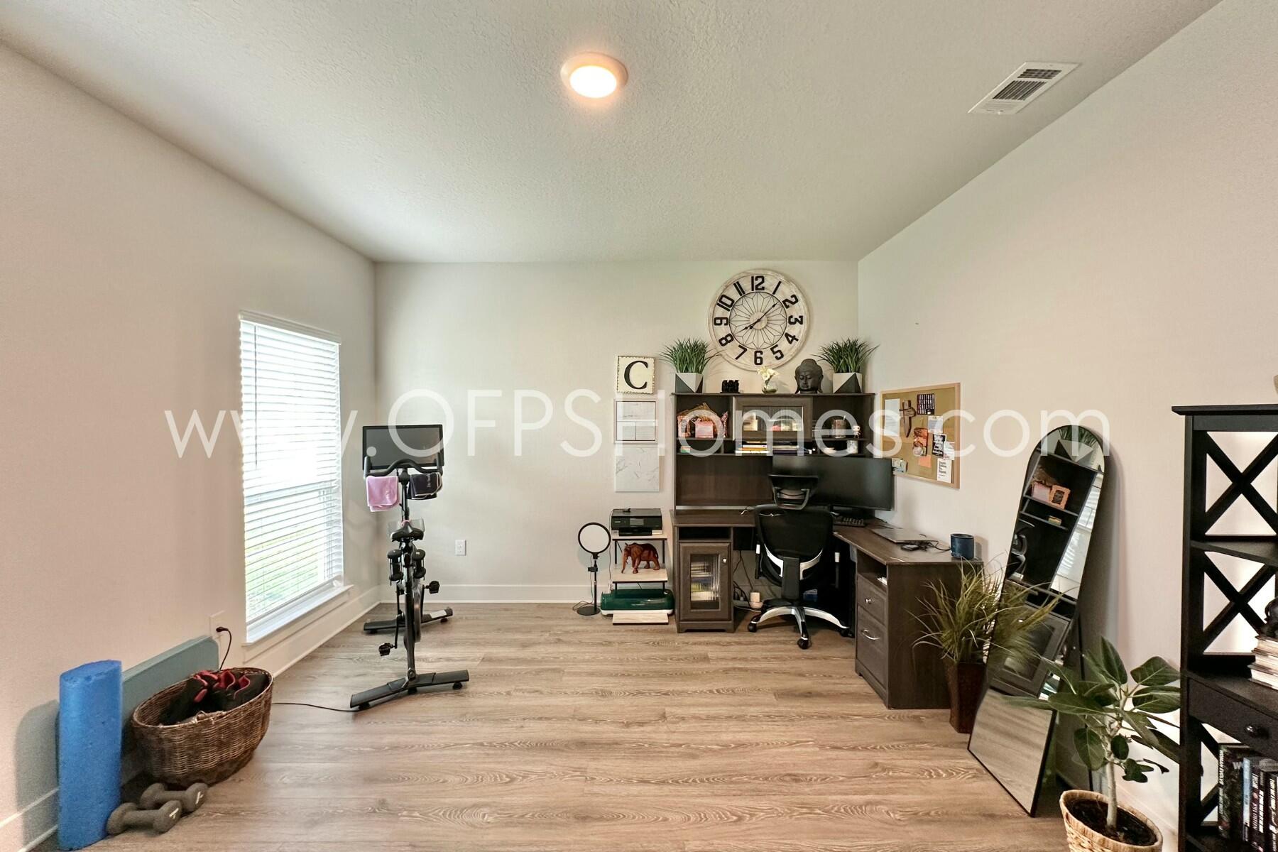 HILLWOOD ESTATES - Residential Lease
