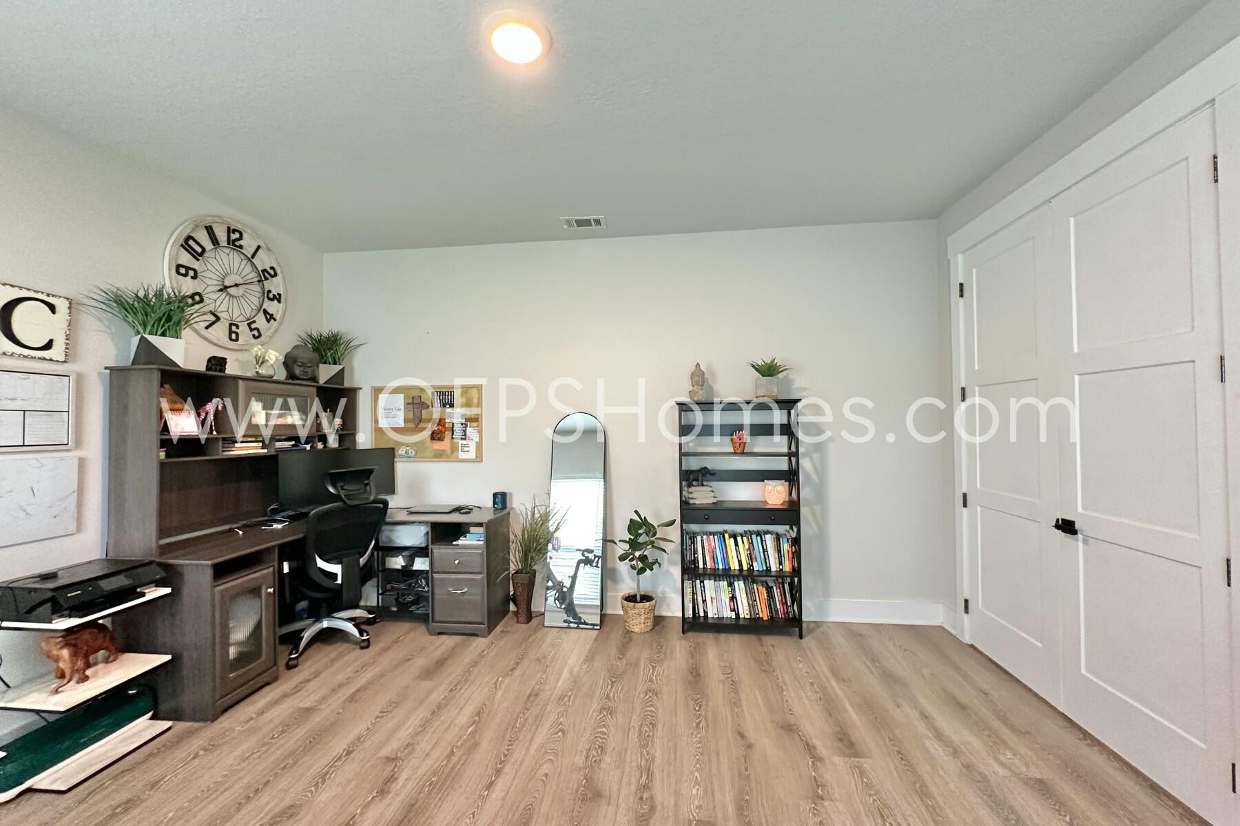 HILLWOOD ESTATES - Residential Lease