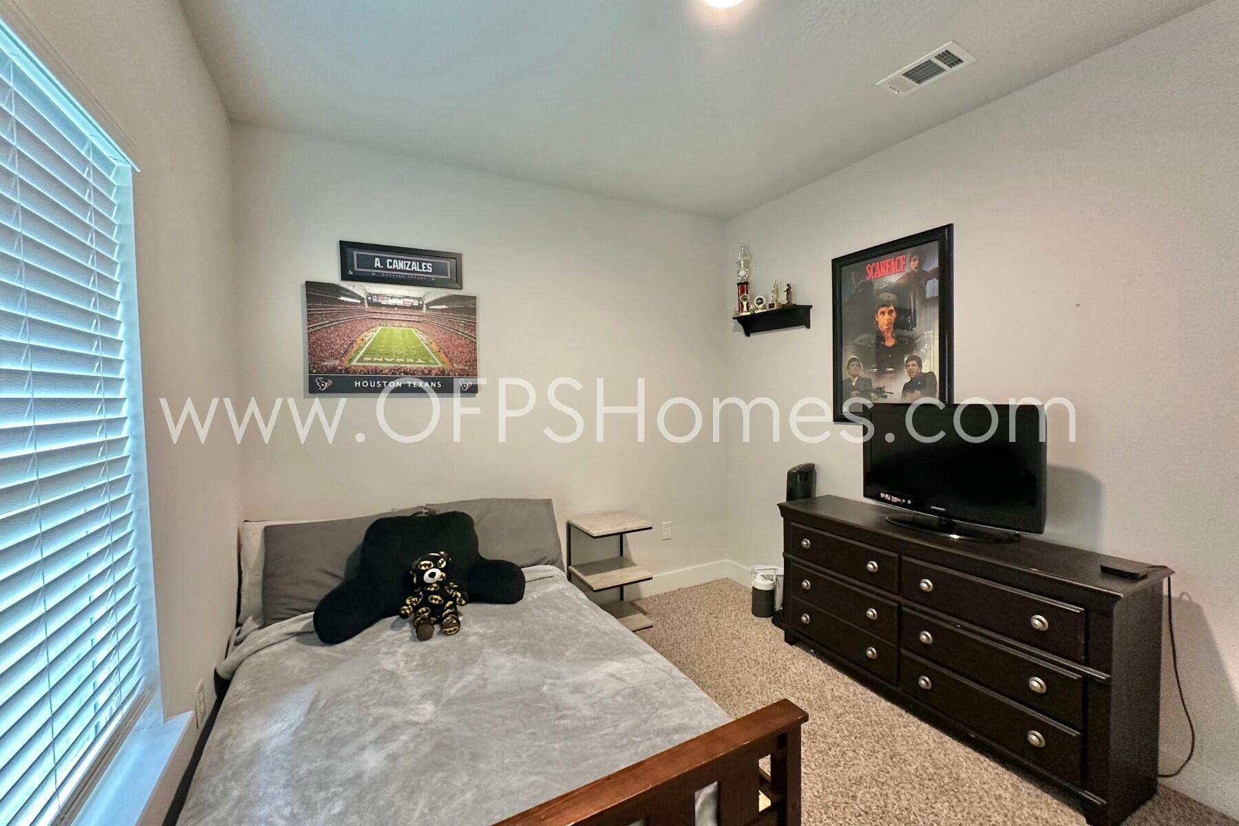 HILLWOOD ESTATES - Residential Lease