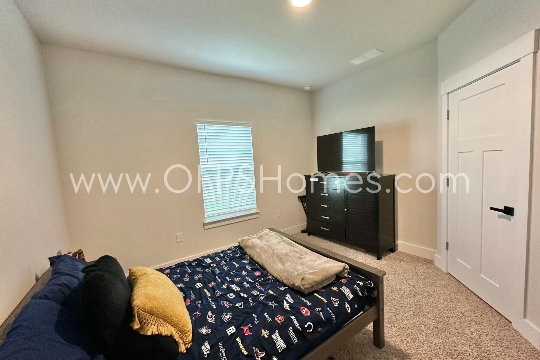 HILLWOOD ESTATES - Residential Lease