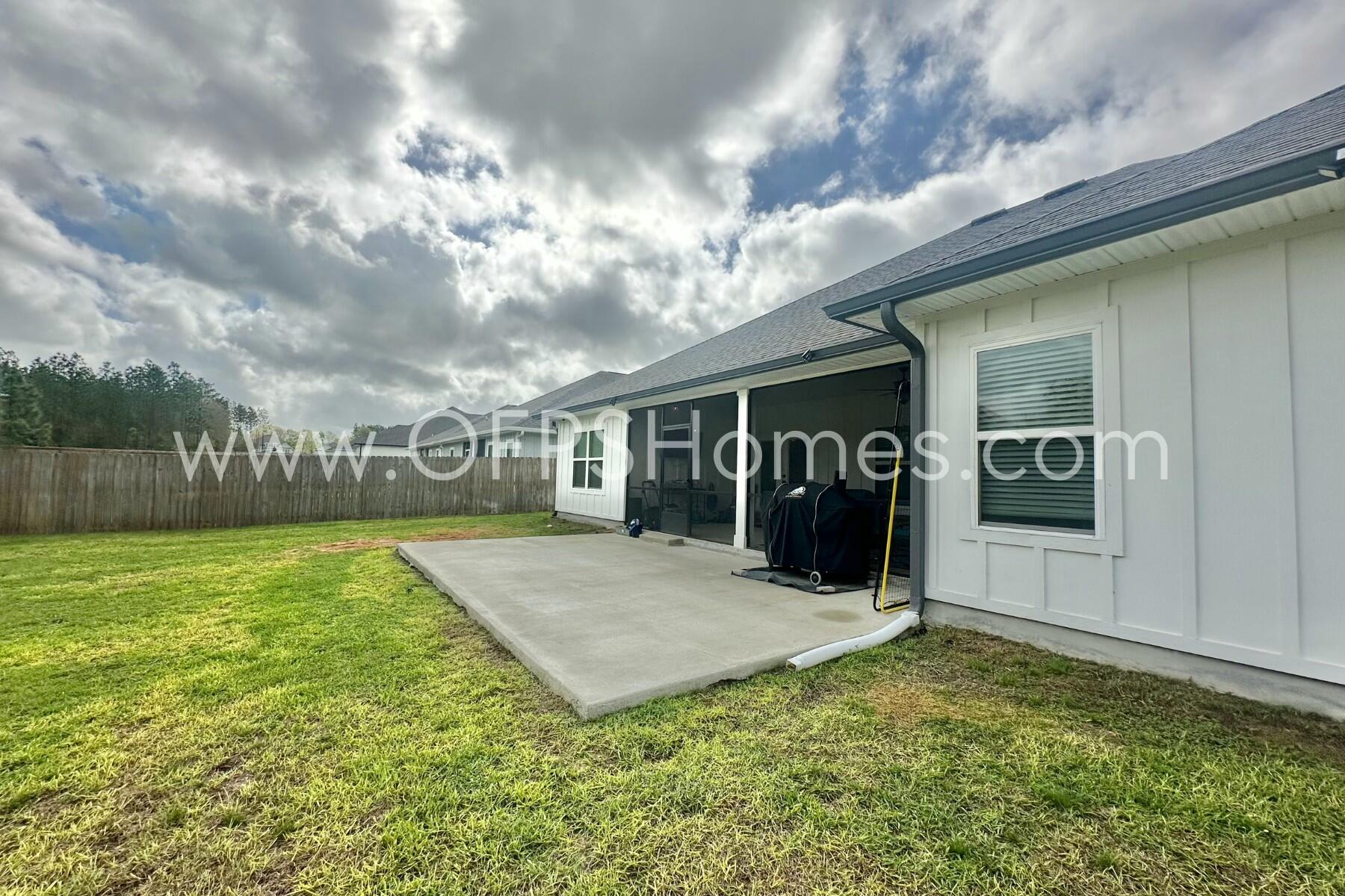 HILLWOOD ESTATES - Residential Lease