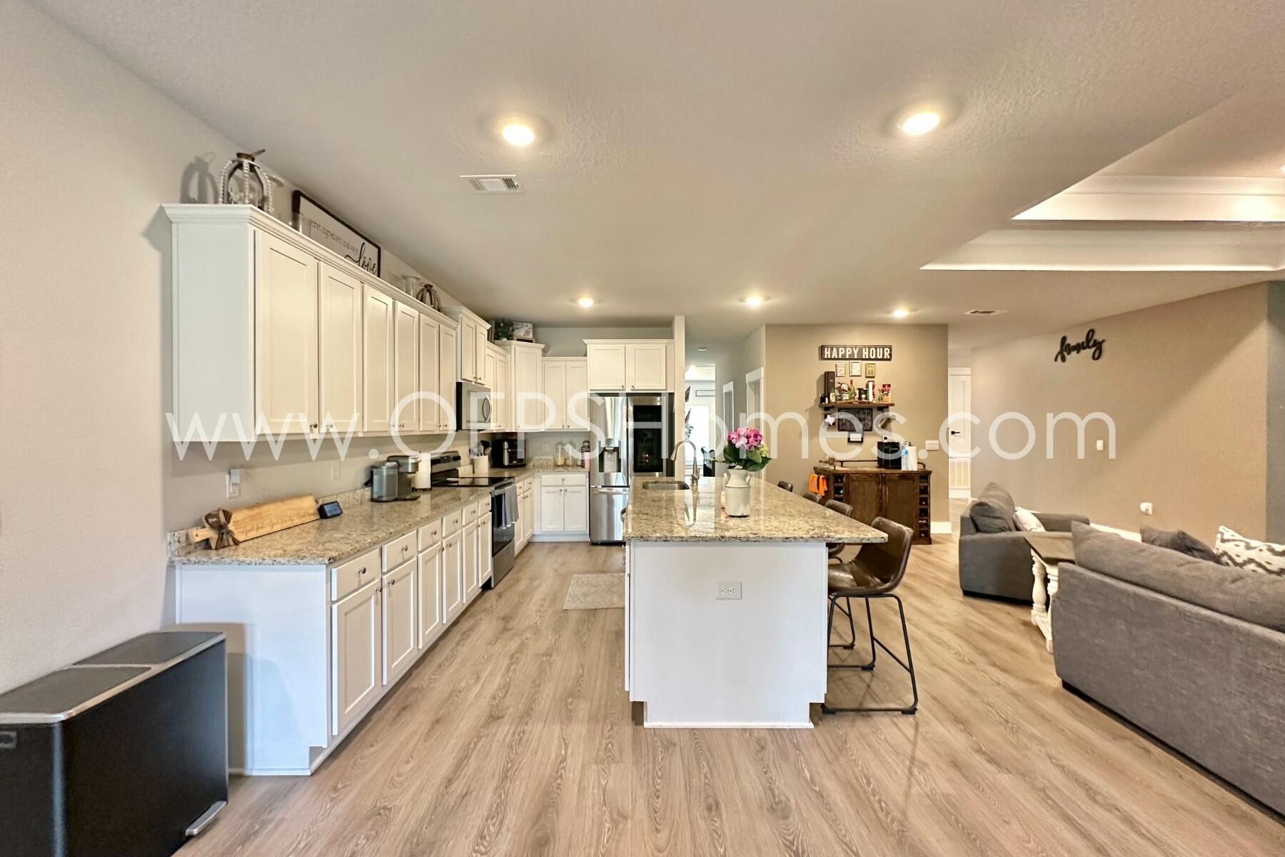 HILLWOOD ESTATES - Residential Lease