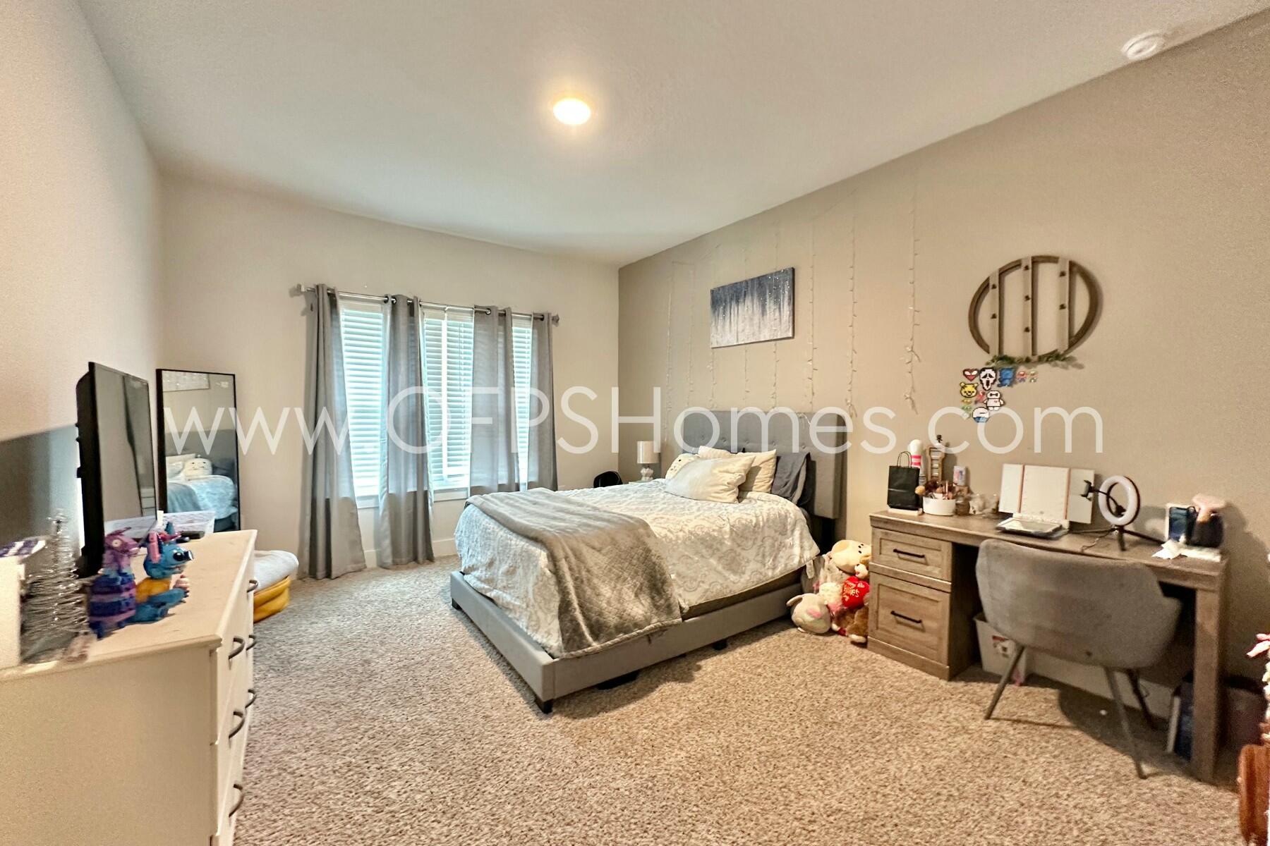 HILLWOOD ESTATES - Residential Lease