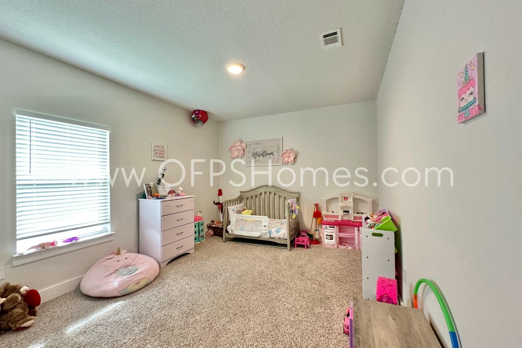 HILLWOOD ESTATES - Residential Lease