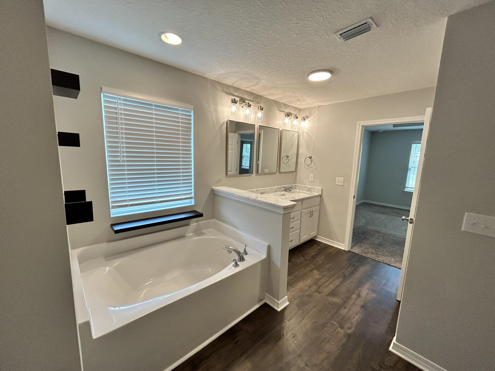 GARDEN CITY - Residential Lease