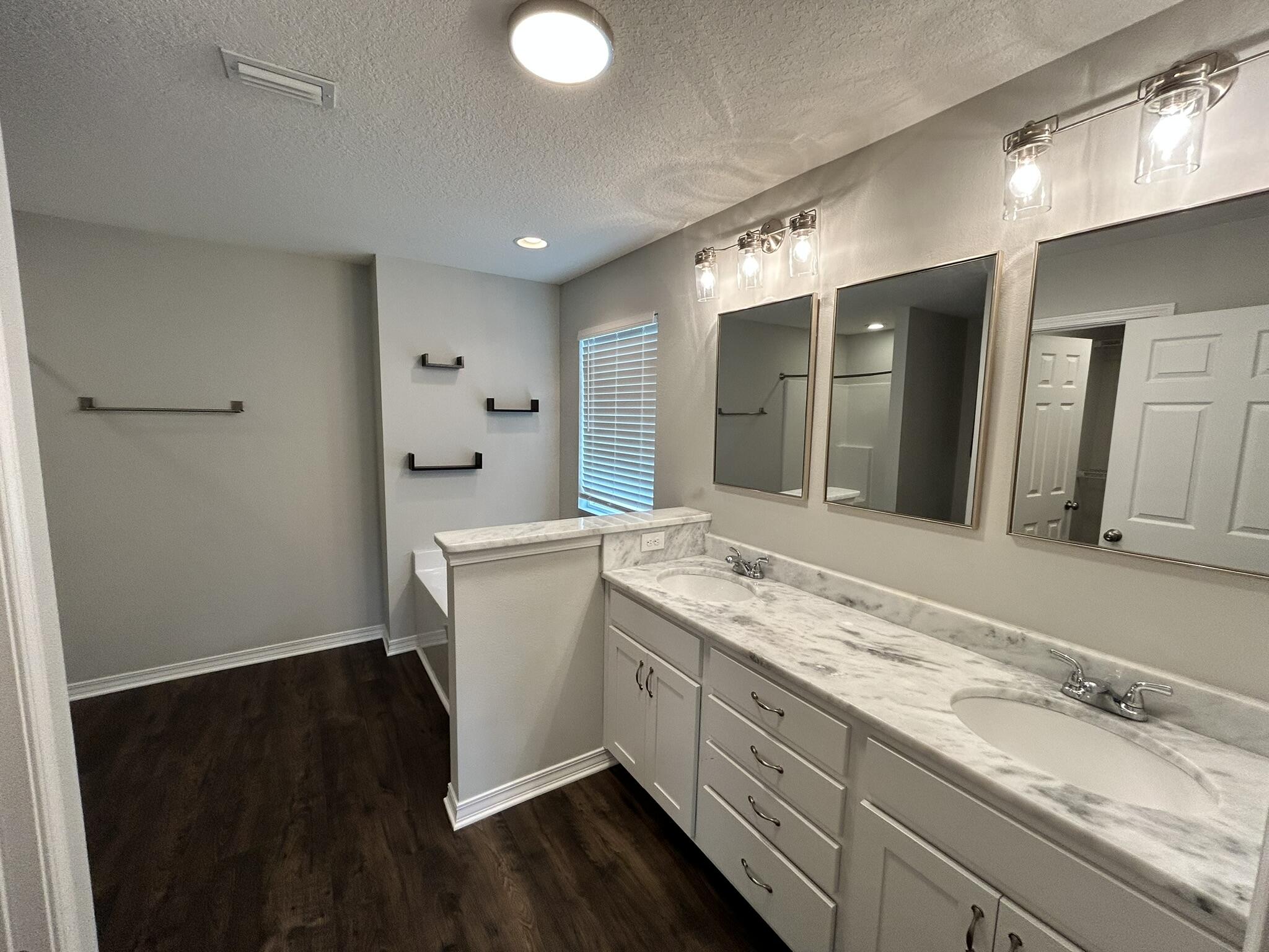 GARDEN CITY - Residential Lease