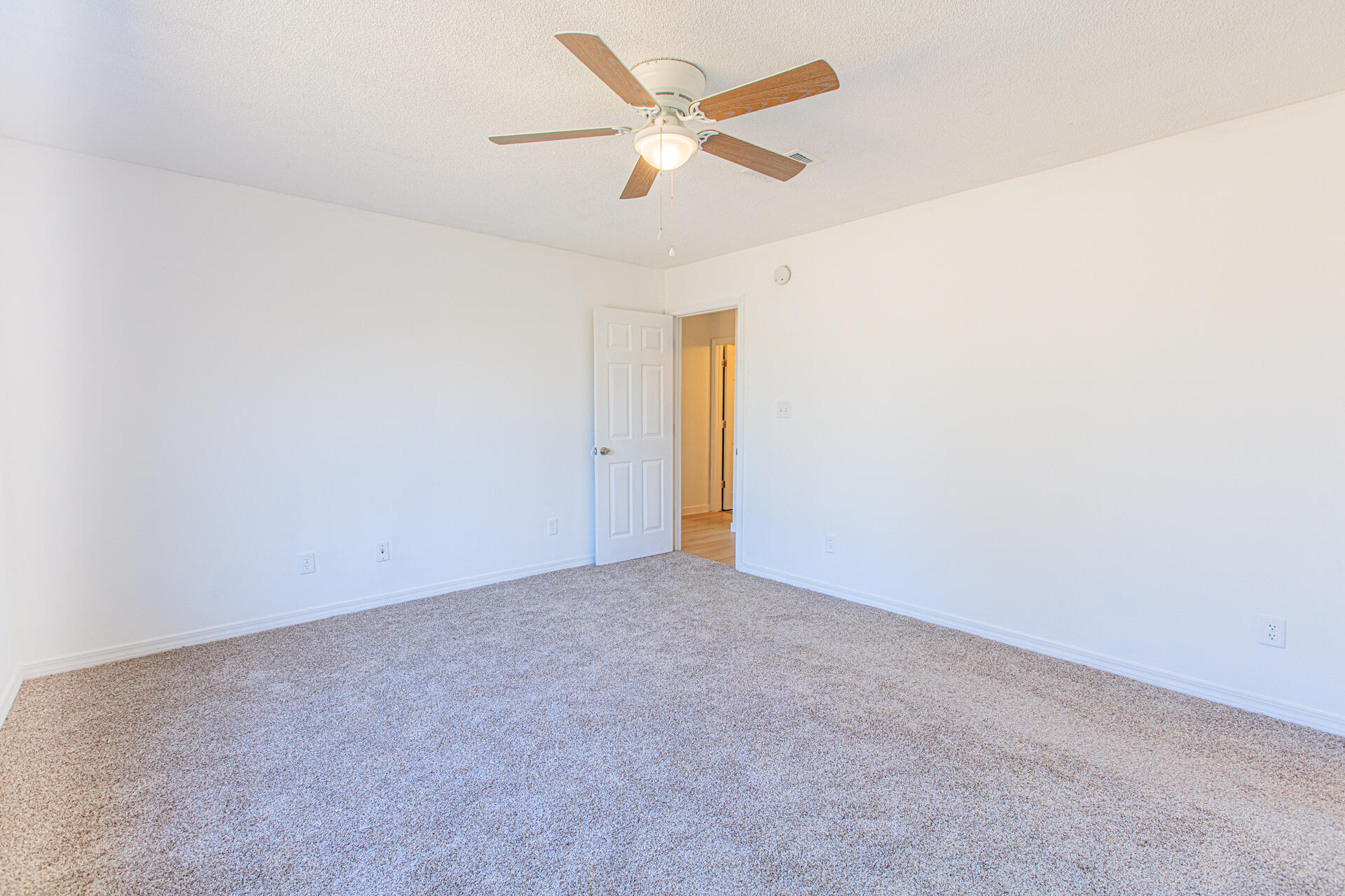 WOODRIDGE MANOR - Residential