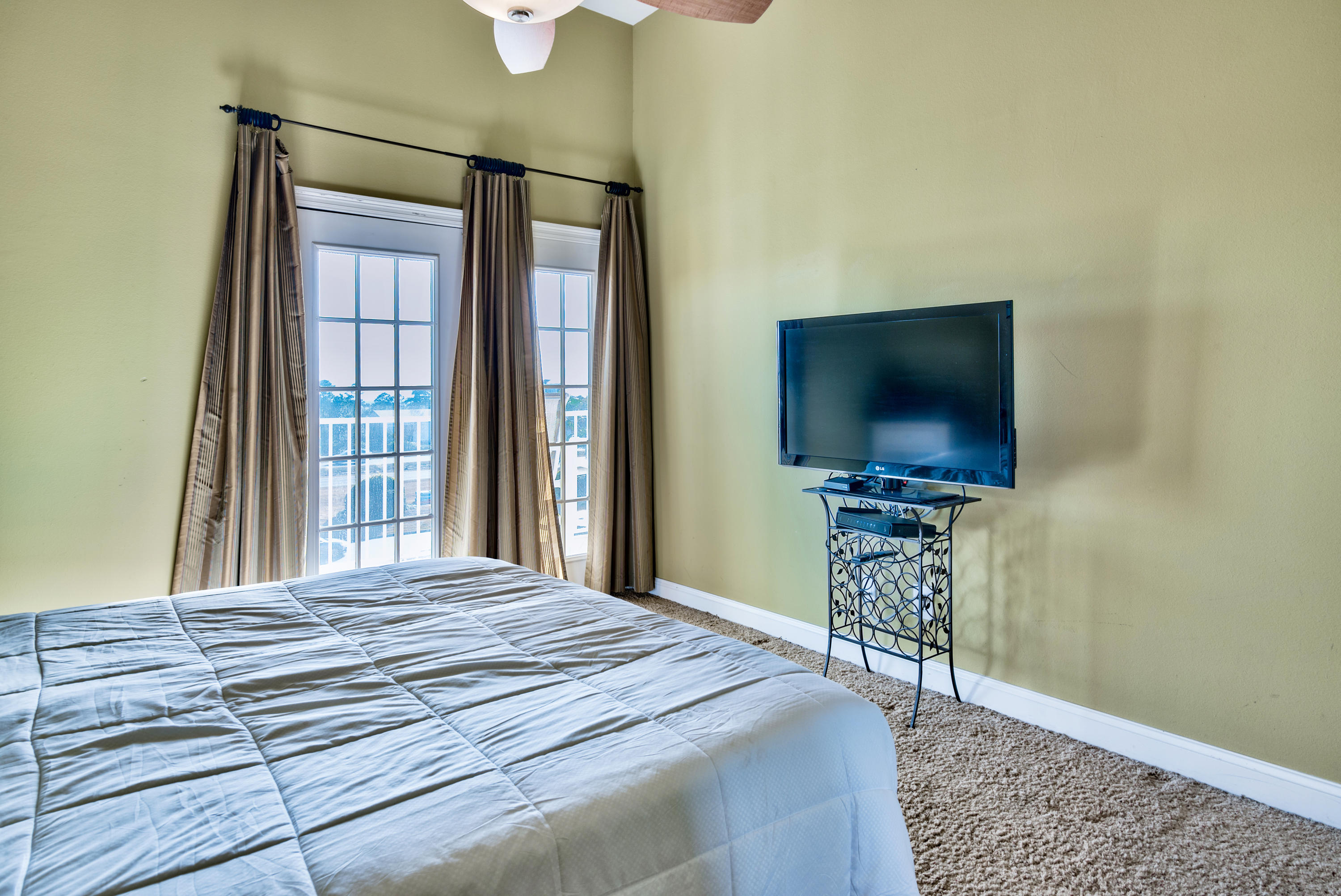 PLAZA THE - Residential Lease