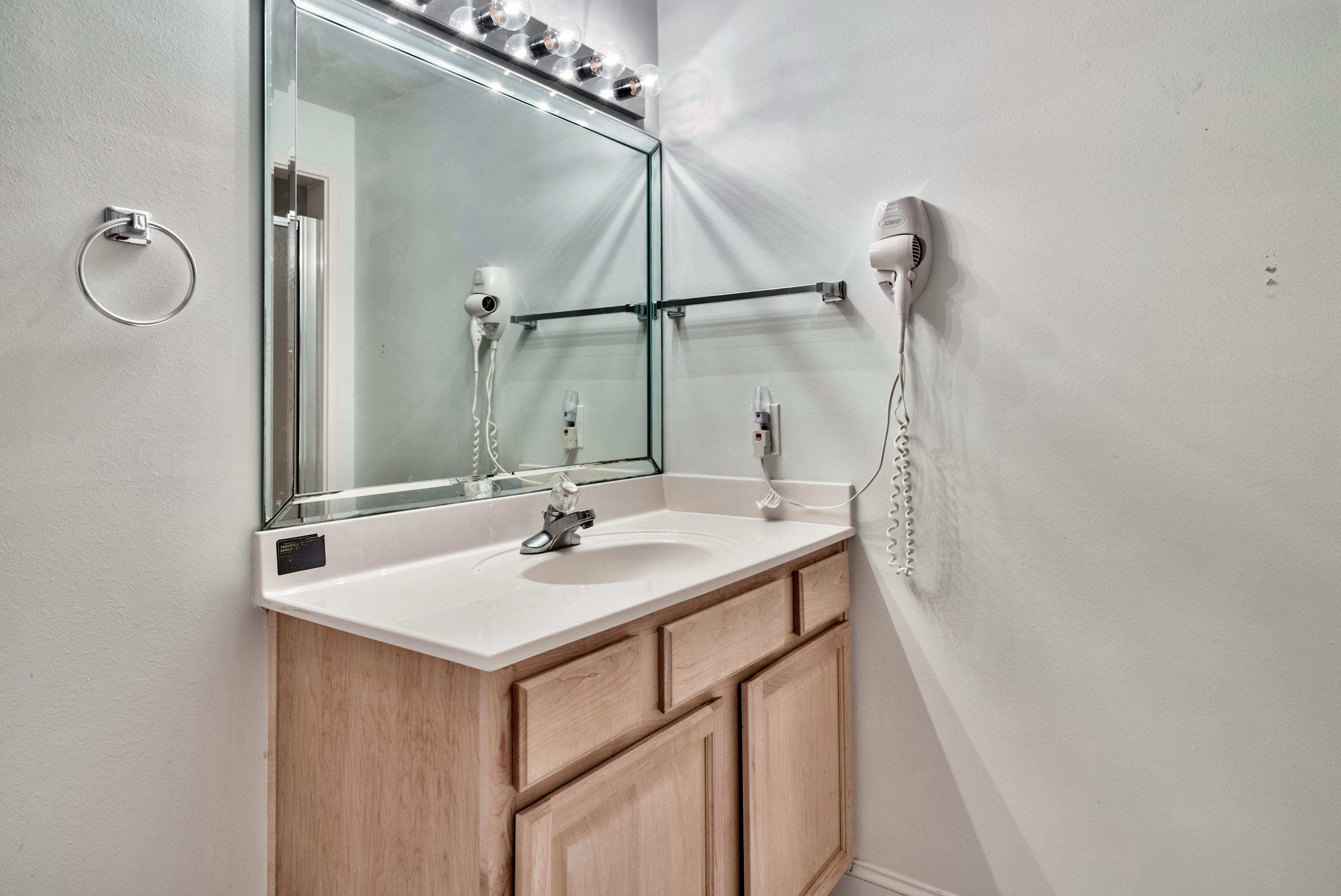 PLAZA THE - Residential Lease