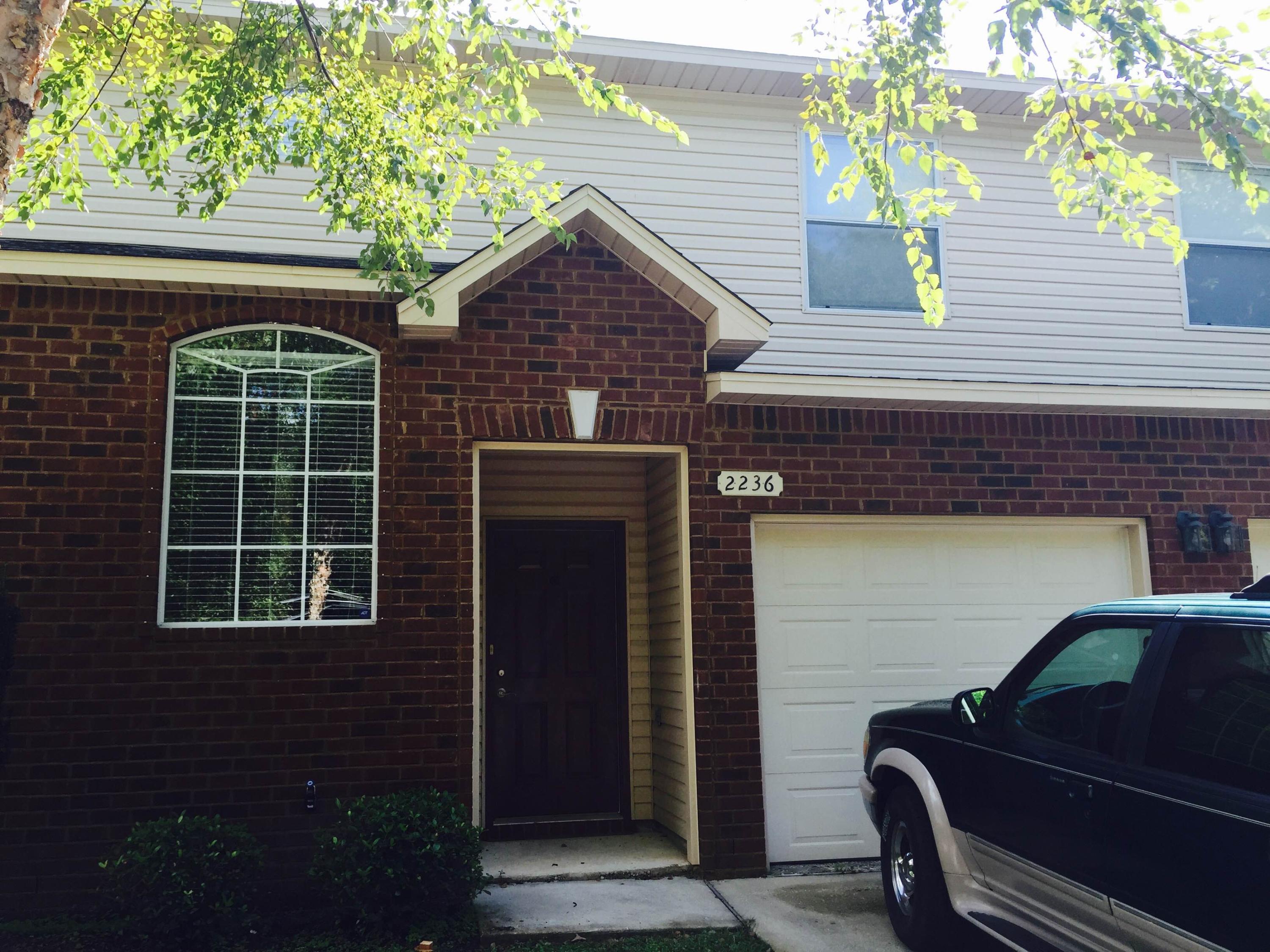 AVAILABLE: 9/8. FLEXIBLE S/D = TO 1 MONTHS RENT CAN BE MADE IN 2 MONTHLY INSTALLMENTS IF QUALIFIED. House trained dogs allowed up to 50 lbs w/ a $350-$500 NRPF. Large open living/dining/kitchen combo w/ crown molding. Kitchen has a breakfast bar & all stainless steele appliances in place. 1/2 bath downstairs for guests. Inside utility room w/ shelving & front loader washer/dryer! Nice master suite w/ garden tub & walk in closet. Off back you have an open patio great for relaxing/entertaining! 1 car garage w/ auto opener & shelving. All electric! Home is on a dead end street for less traffic. Yard maintenance included in the rent! ADT security system if you wish to use (monthly monitoring @ Tenants expense). Close to Hurlburt AFB/Navarre Beach/Walmart/Etc. Call to see today!