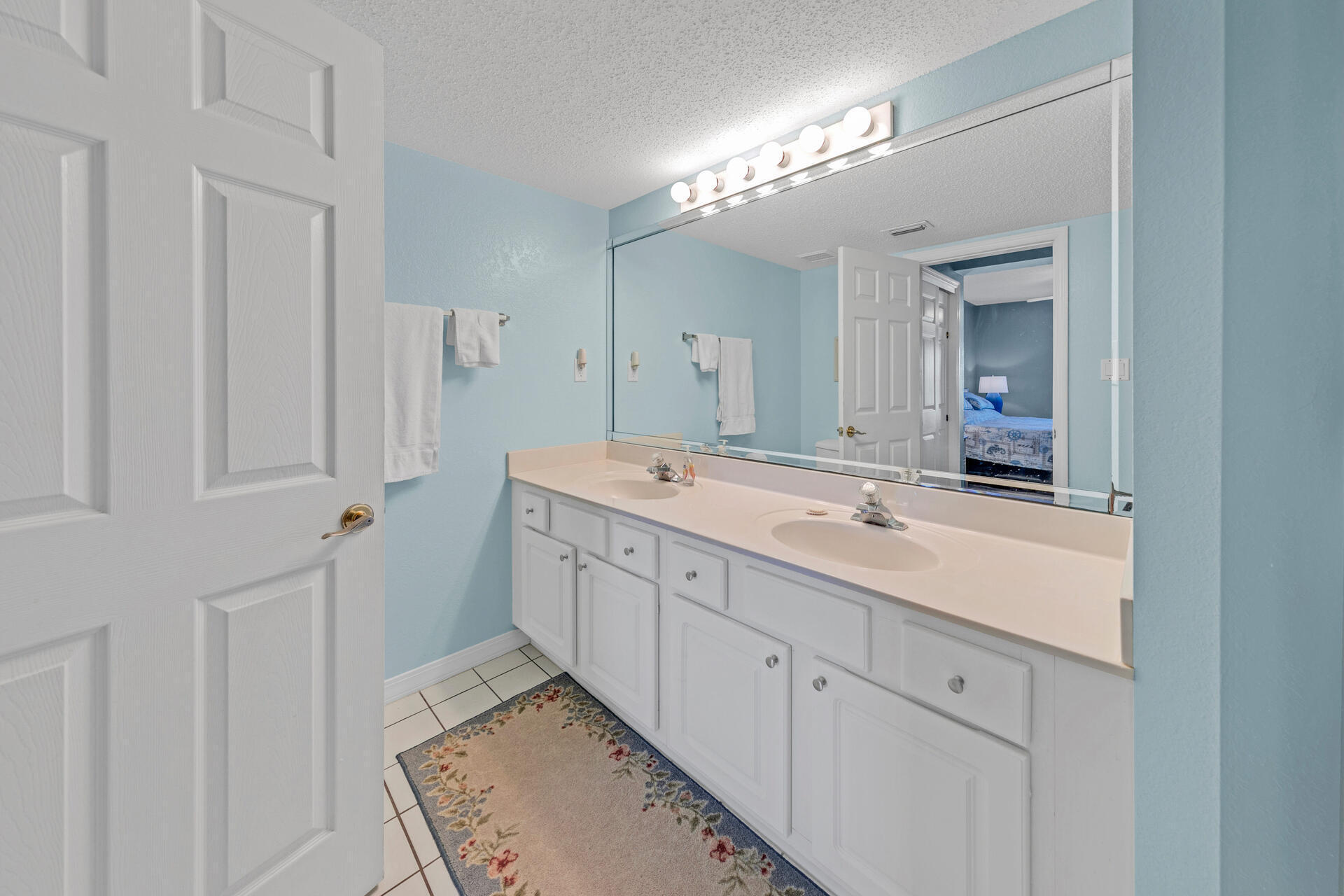 ISLANDER BEACH RESORT & CONDO - Residential