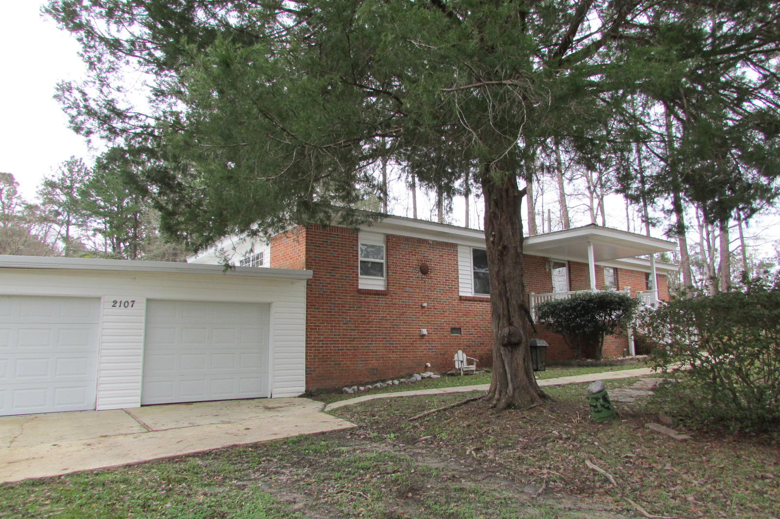 4 BEDROOM 2.5 BATH HOME WITH OVER SIZE 2 CAR GARAGE, WHICH CAN BE USED FOR ADDED STORAGE, BREAKFAST AREA LEADS OUT TO A LARGE DECK, HOME IS LOCATED NEXT TO THE NEWLY RENOVATED & REMODELED BLACKWATER GOLF CLUB