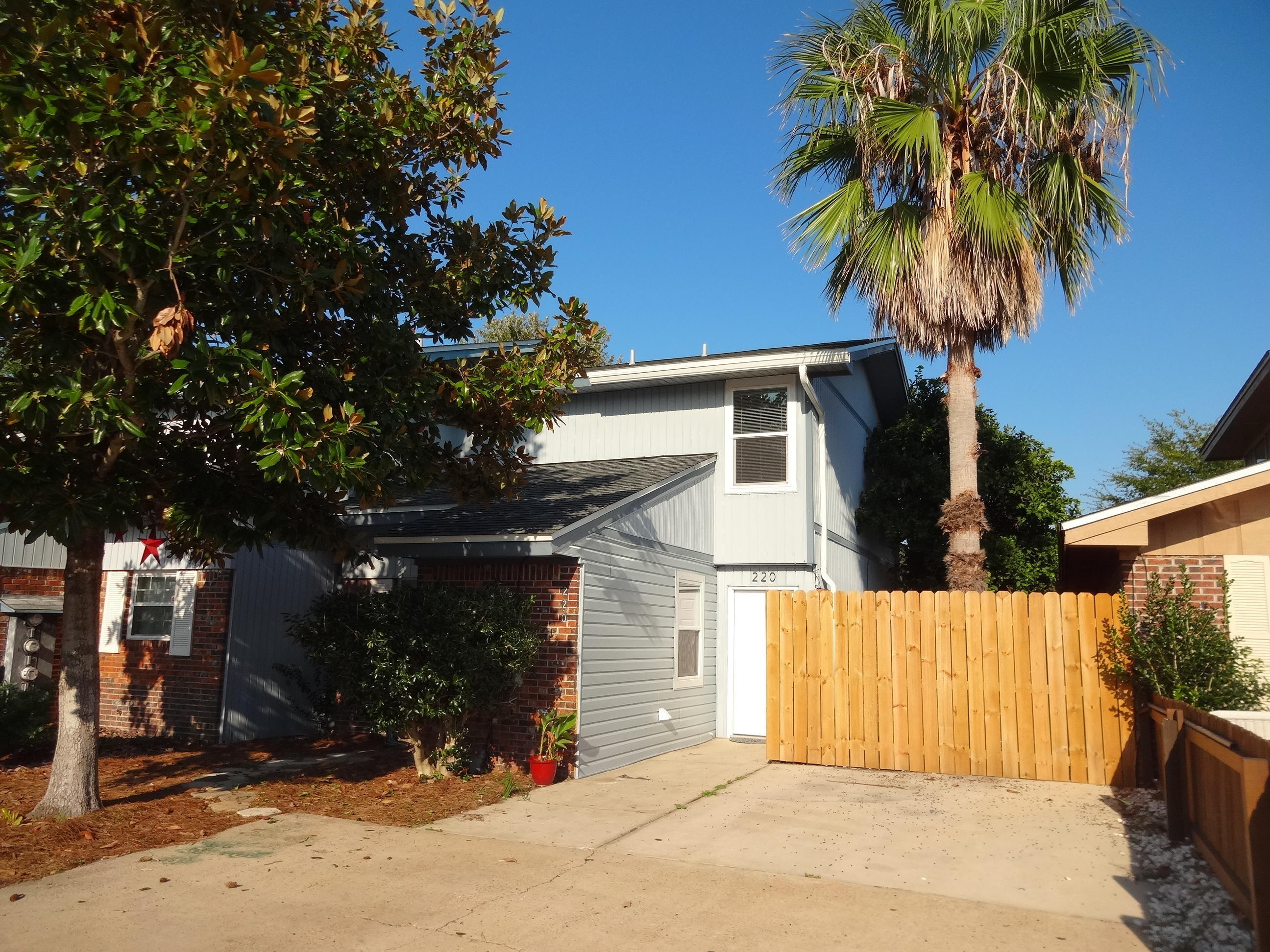 Renovated 2 bdrm/1.5 bath in Central Destin. Granite counters, wood cabinets, stainless steel appliances: French door refrigerator w/ ice maker, quiet dishwasher, self cleaning oven/matching microwave.  Laundry room with new (2020) washer and functional dryer.  AC,  energy efficient windows with cordless blinds installed in 2016. All ceilings have knock-down texture. Contemporary paint throughout; 5'' baseboards, newer 6 panel interior doors, brushed nickel hardware and knobs. Ceramic tile downstairs/''Driftwood'' vinyl planking in upstairs bedrooms and stairwell, ceramic tile in surround/tub combination. Free standing vanities. French door with interior blinds leads to Private patio and fenced back/side yard. Crepe Myrtle ,Palm, and Orange tree in side yard.