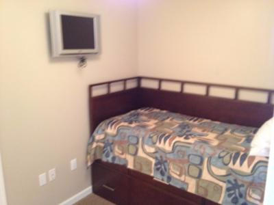 PALMS CONDO - Residential Lease