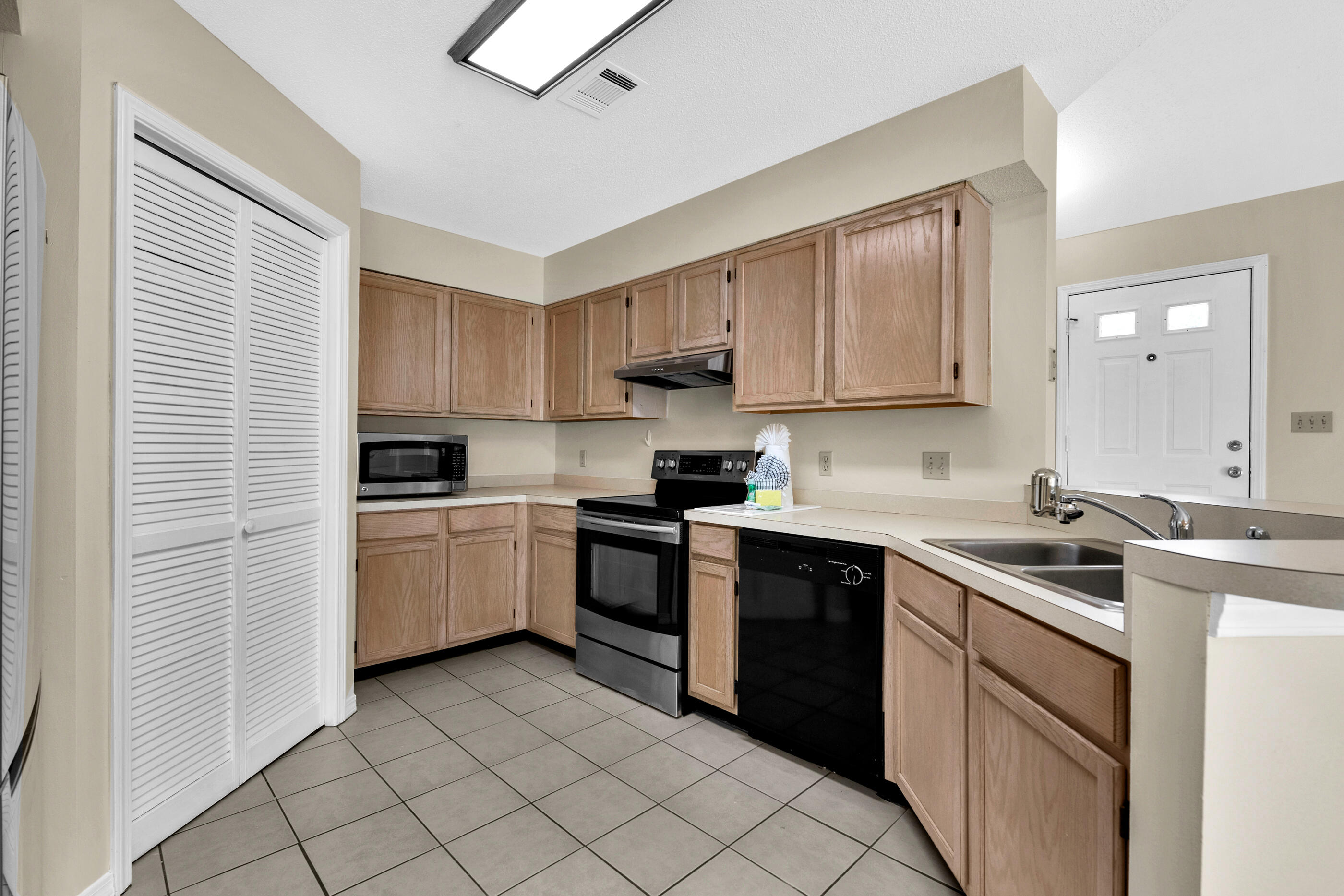 CROSSWINDS LANDING - Residential Lease