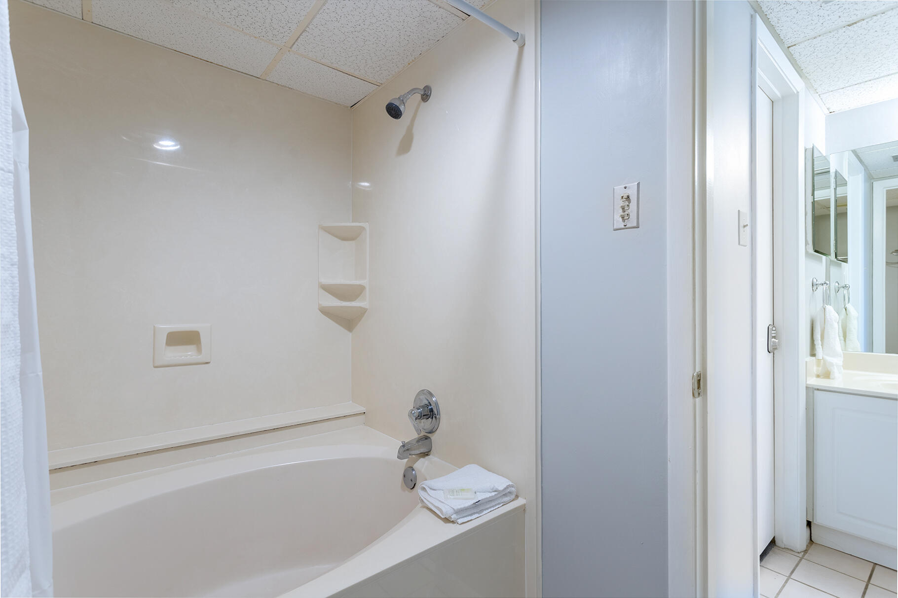 LEEWARD/WINDWARD CONDO - Residential