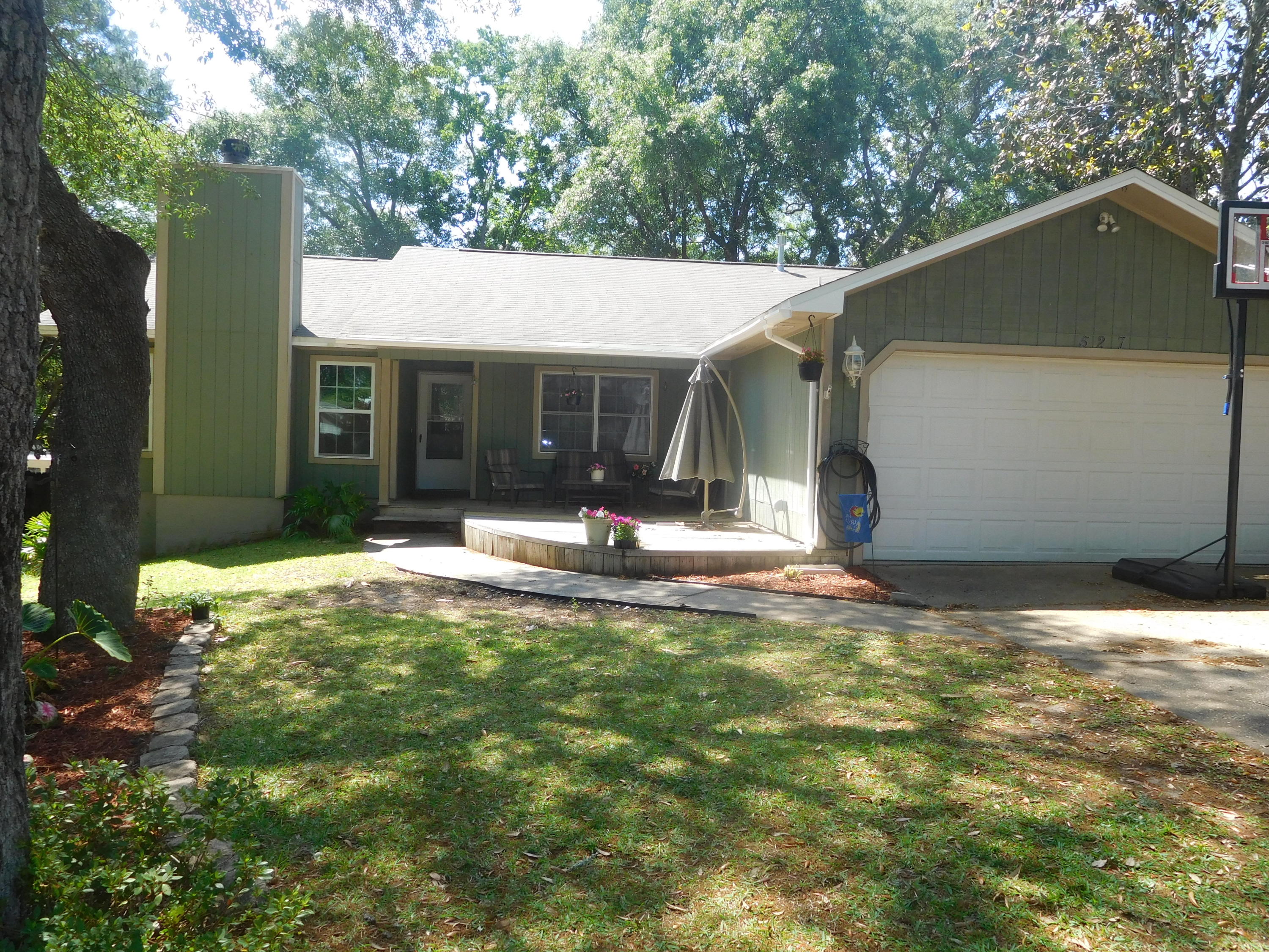CREEKSIDE ESTATES - Residential Lease