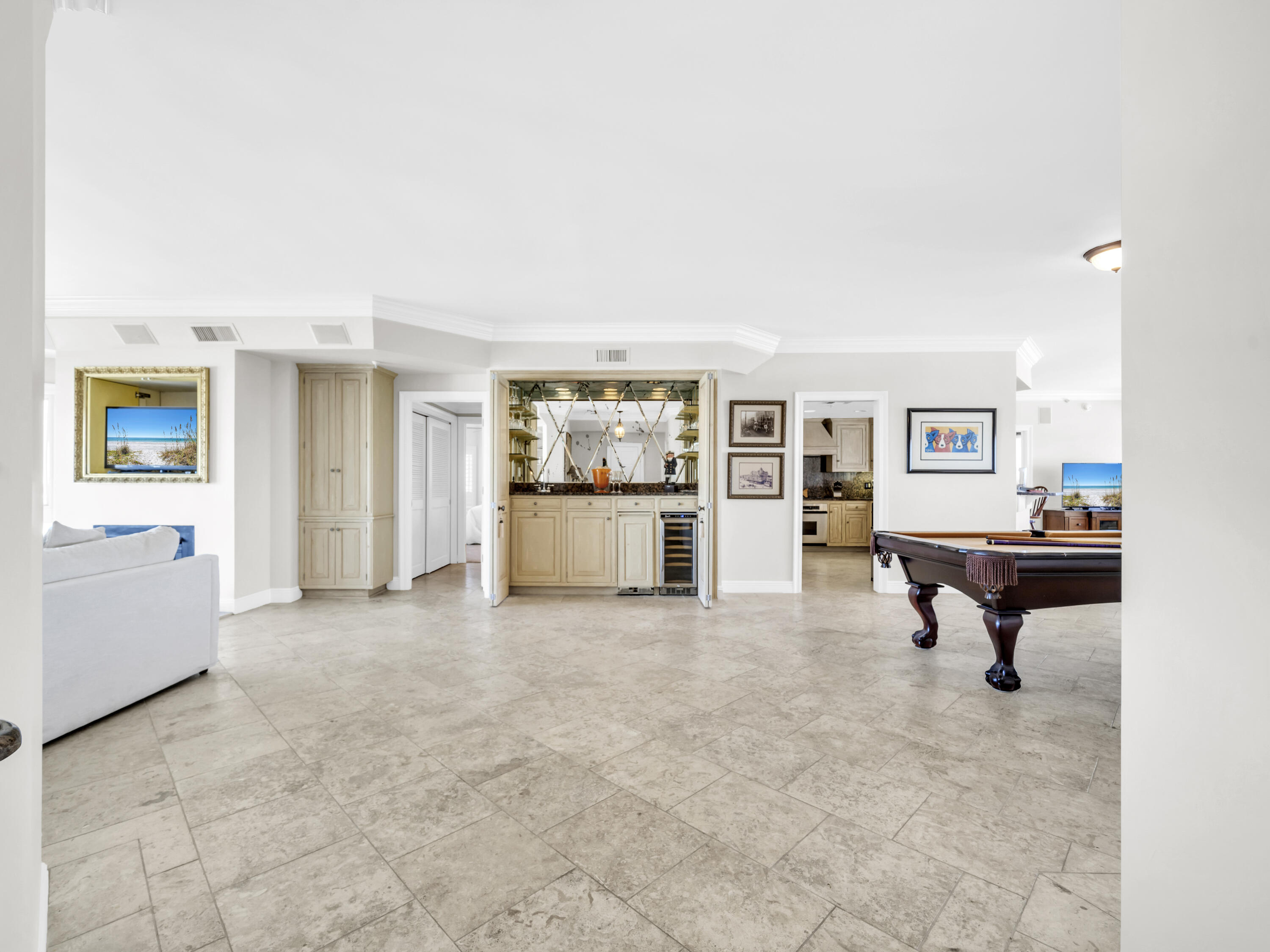 HOLIDAY ISLE TOWERS CONDO - Residential