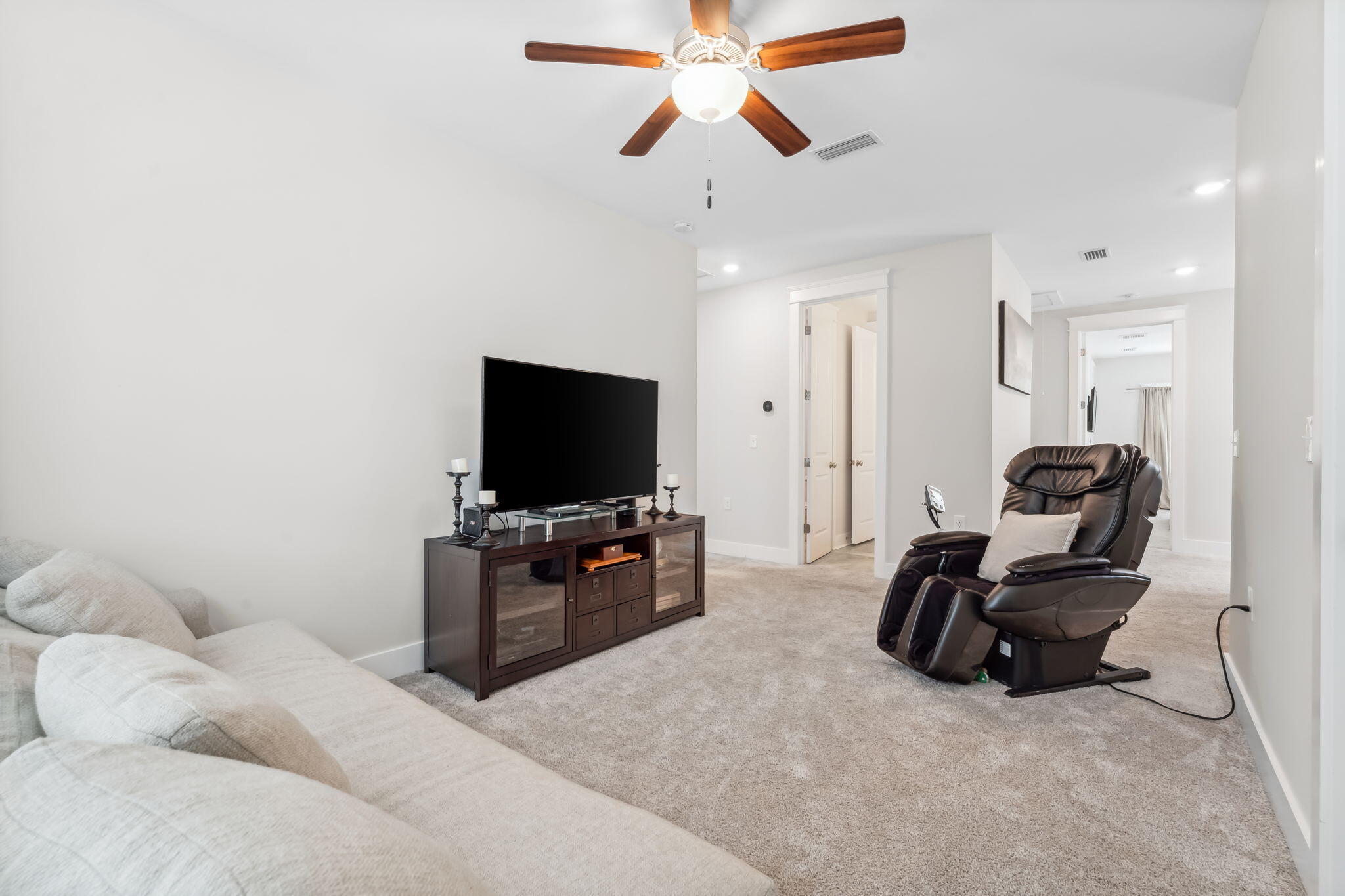 DAXTON ON THE BAY - Residential
