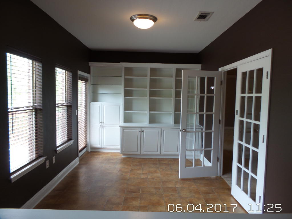ROLLING RIDGE S/D - Residential Lease
