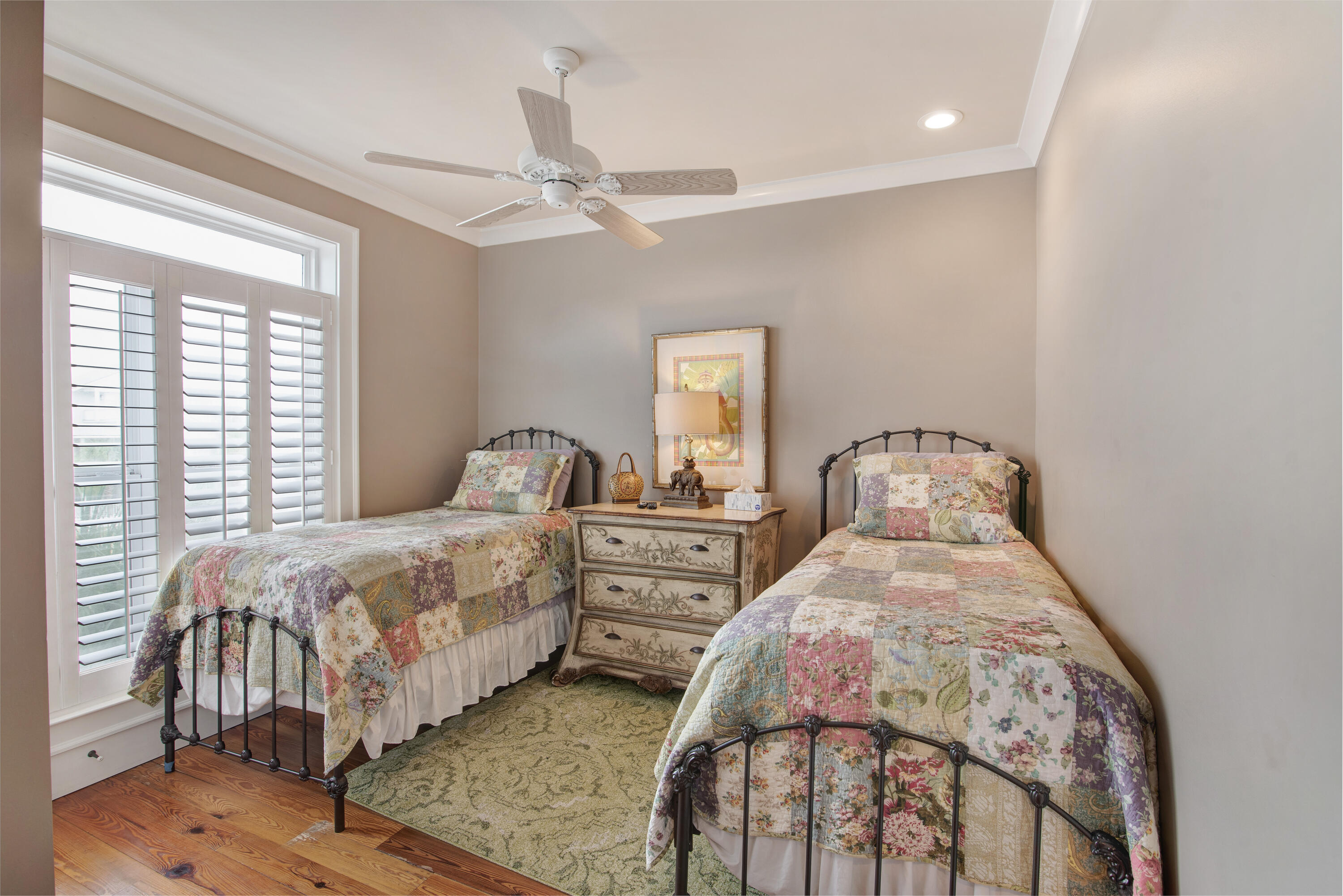 CRYSTAL SHORES - Residential