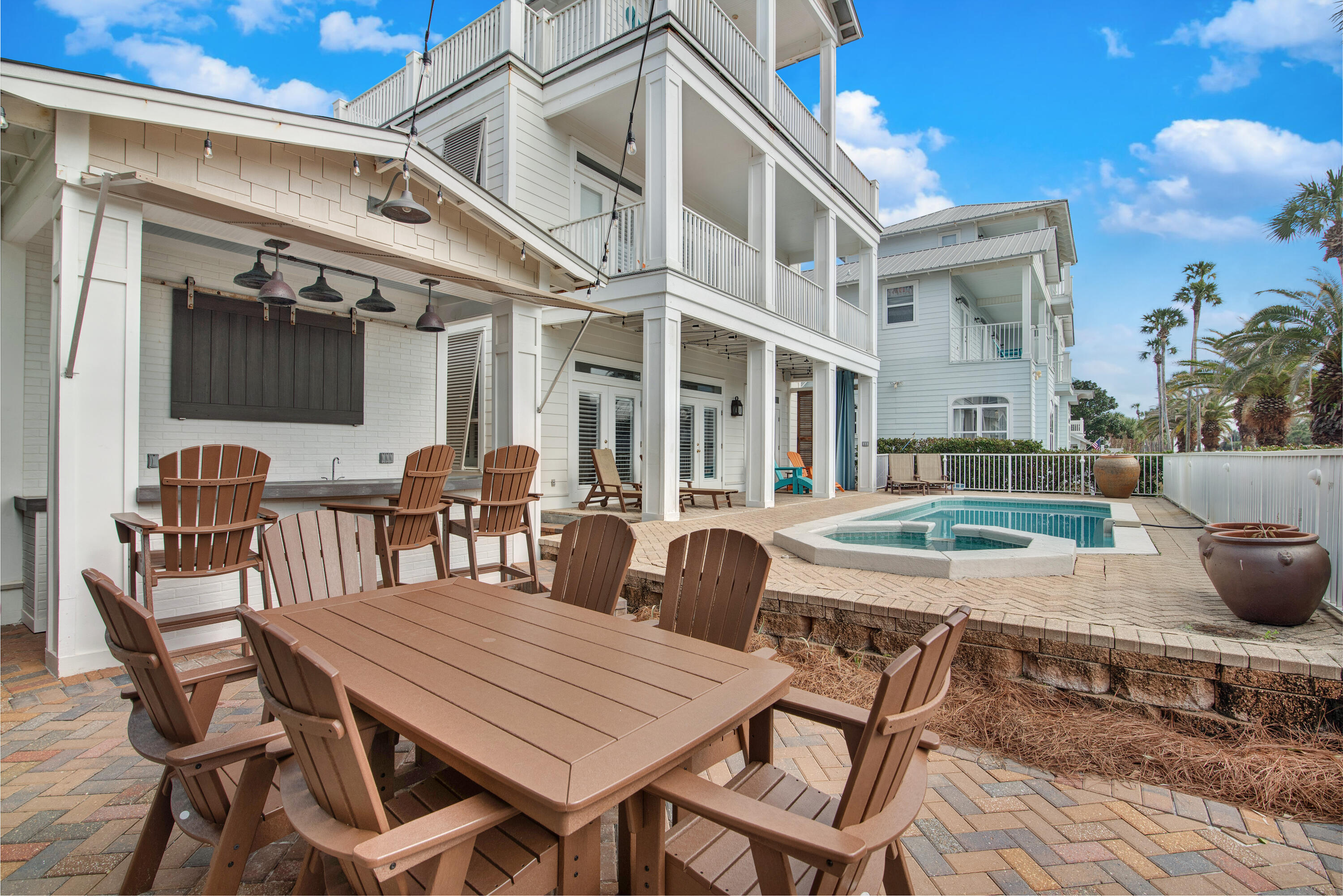CRYSTAL SHORES - Residential