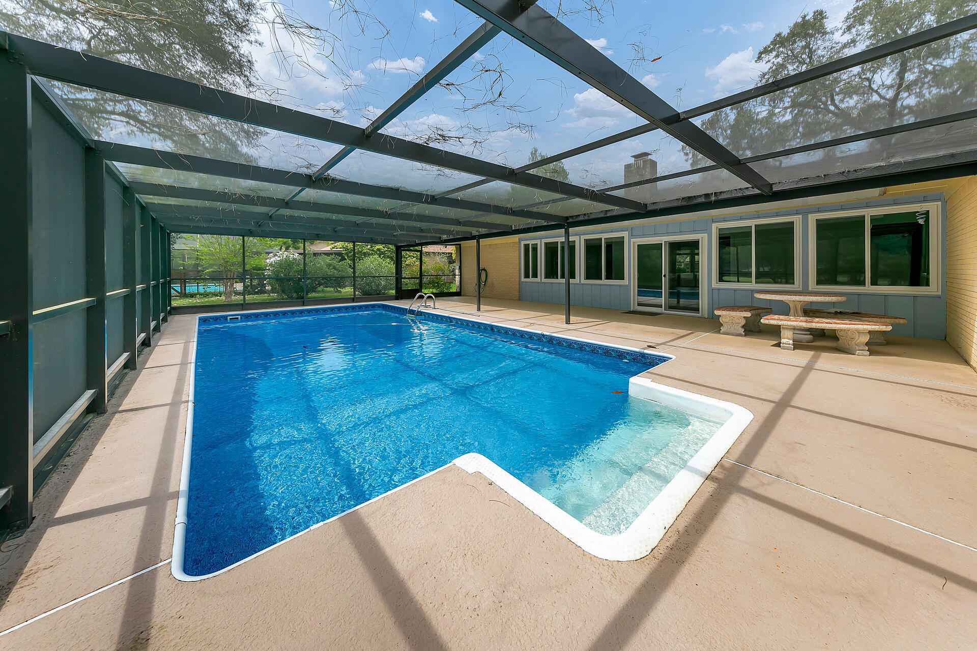 ROCKY BAYOU - Residential