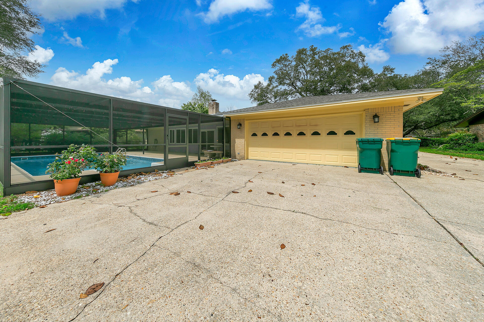 ROCKY BAYOU - Residential