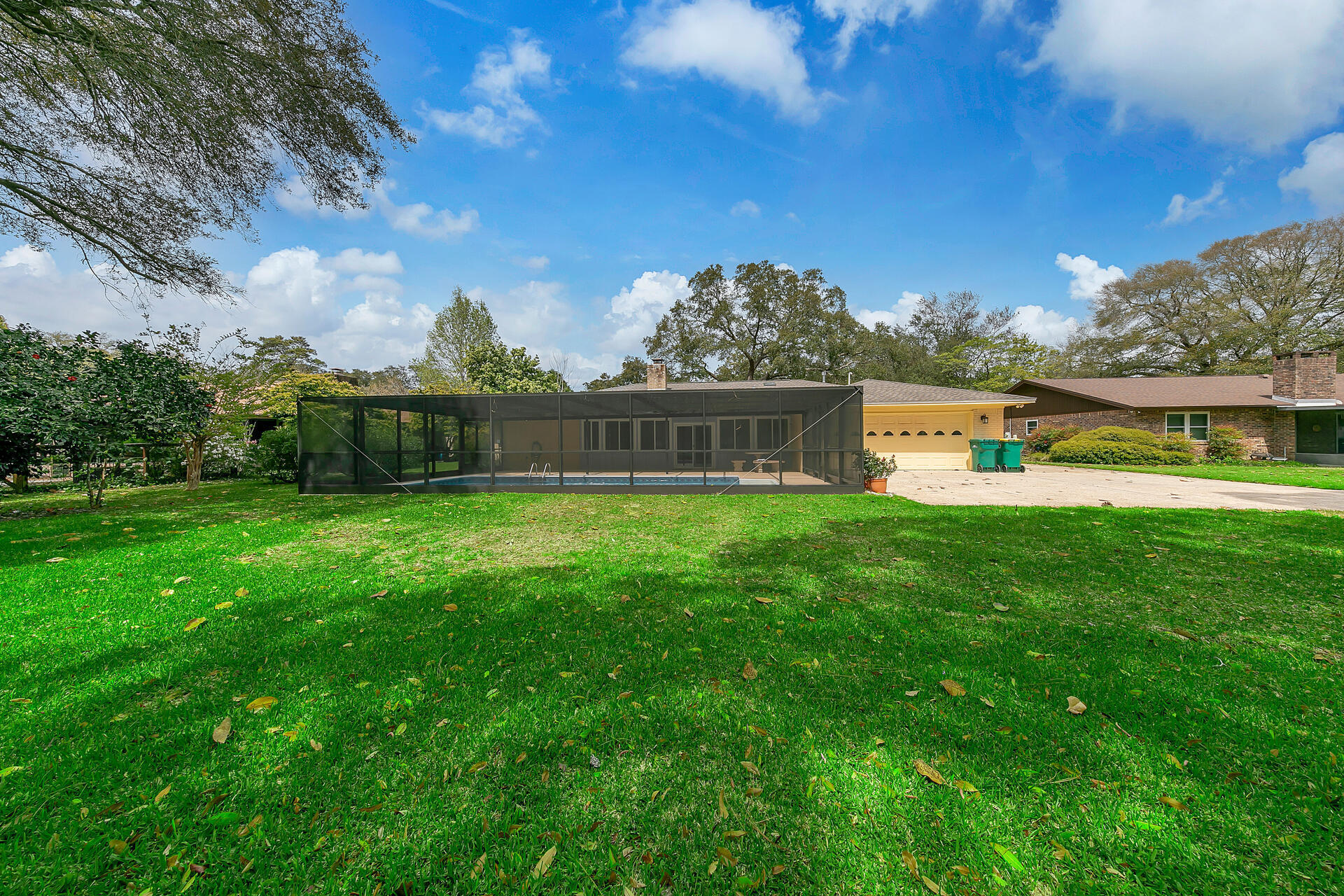 ROCKY BAYOU - Residential