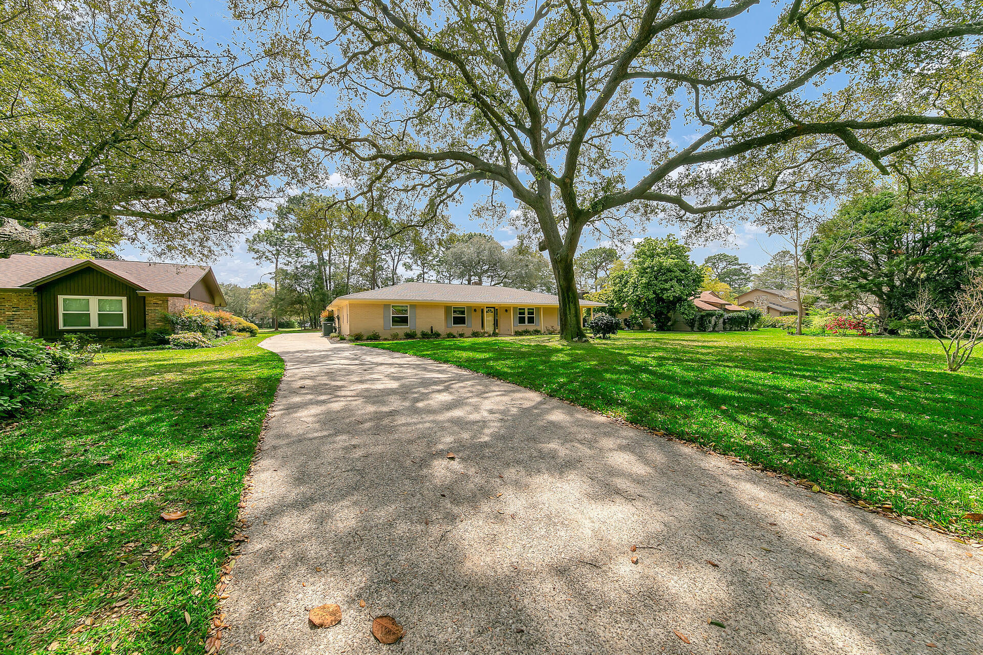ROCKY BAYOU - Residential